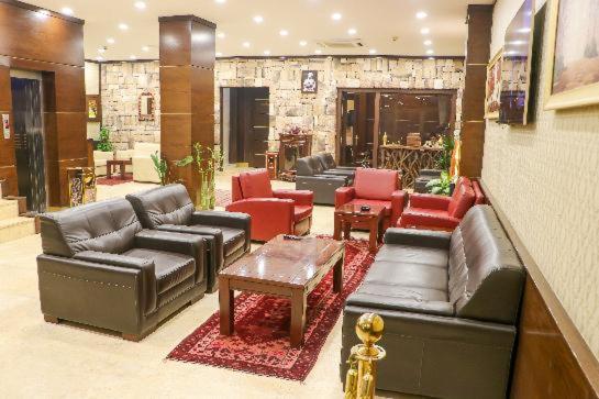 Lobby & Reception