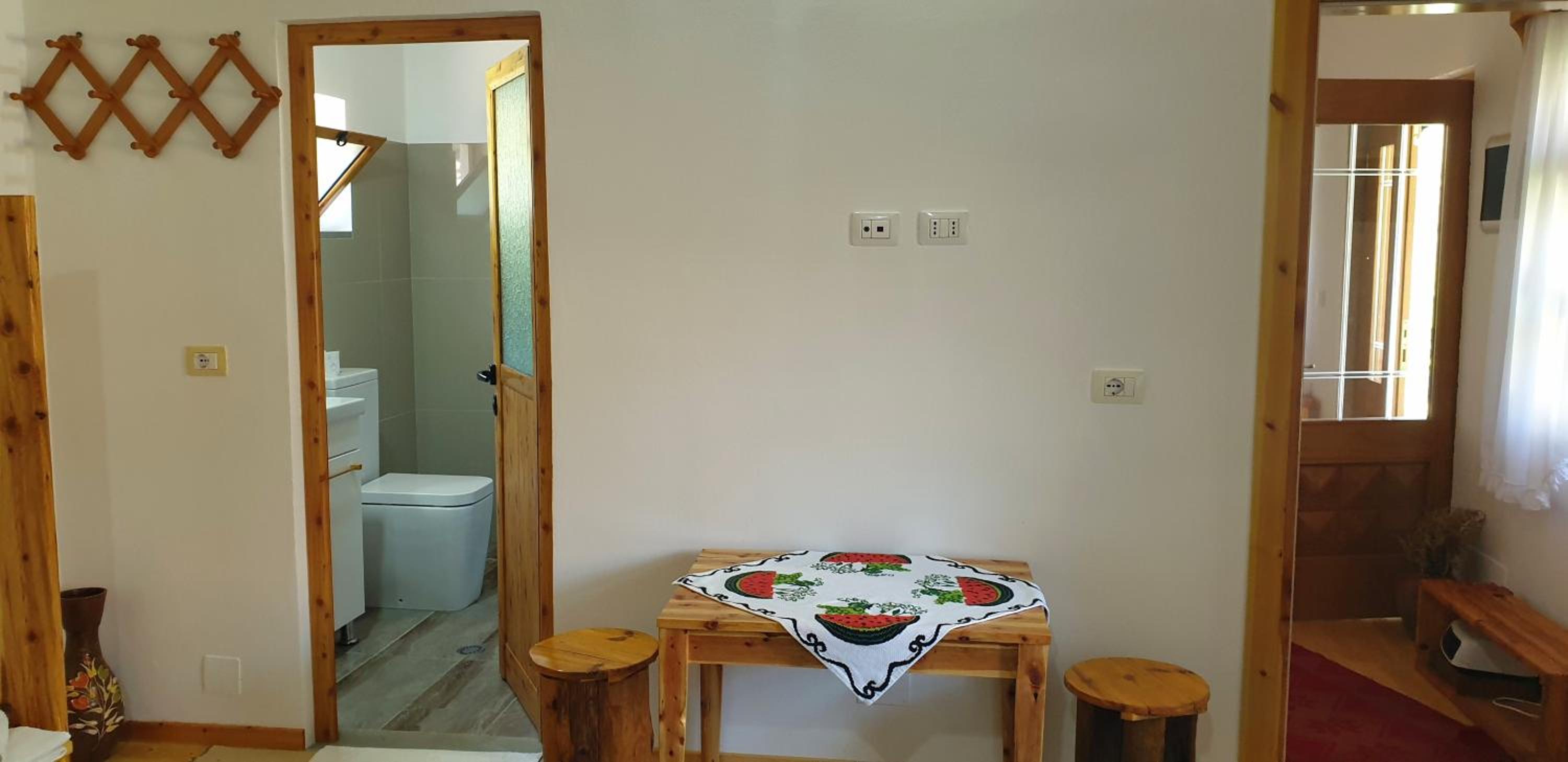 Bujtina Peshtan Guesthouse&Camping