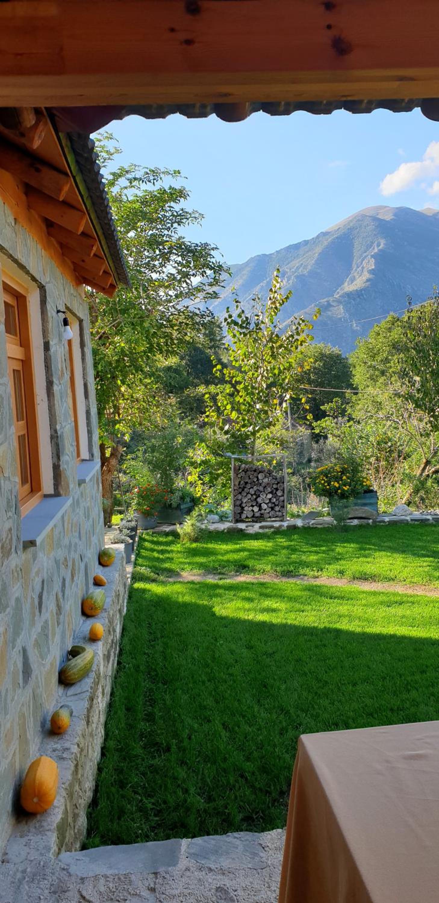 Bujtina Peshtan Guesthouse&Camping