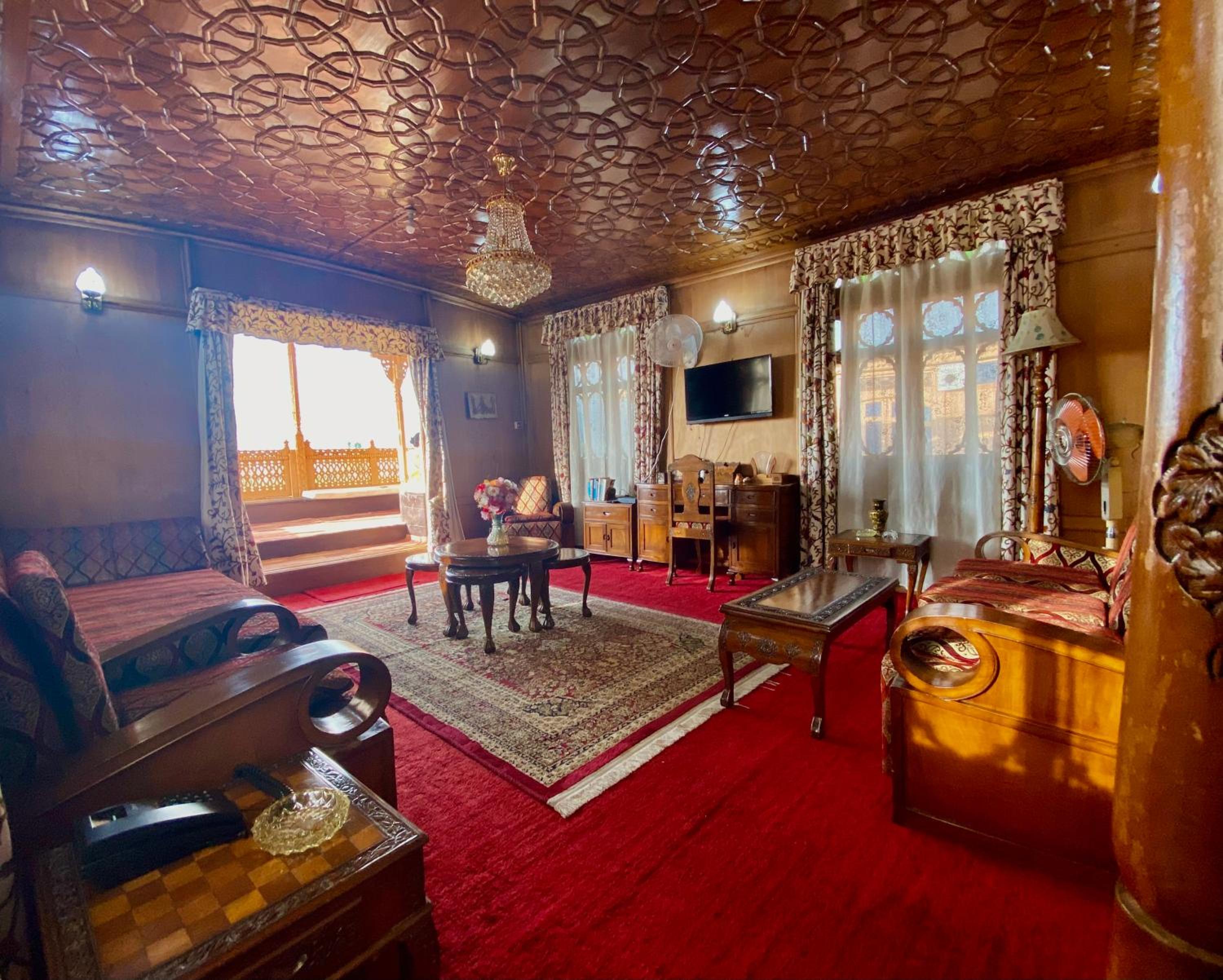 Green Paradise Houseboat - Centrally Heated view 4