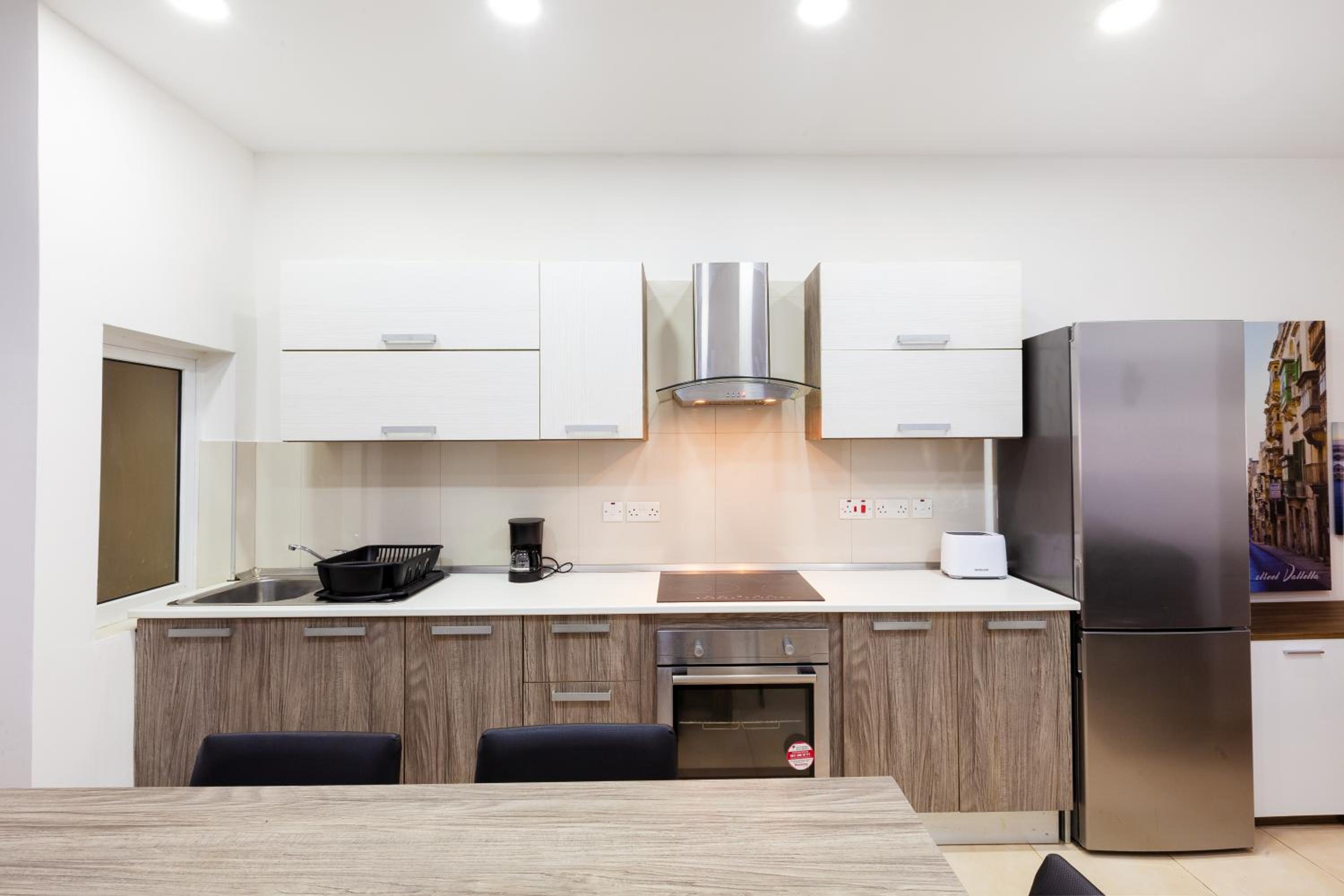 PC3- Centrally Located Apt-Close to University view 2