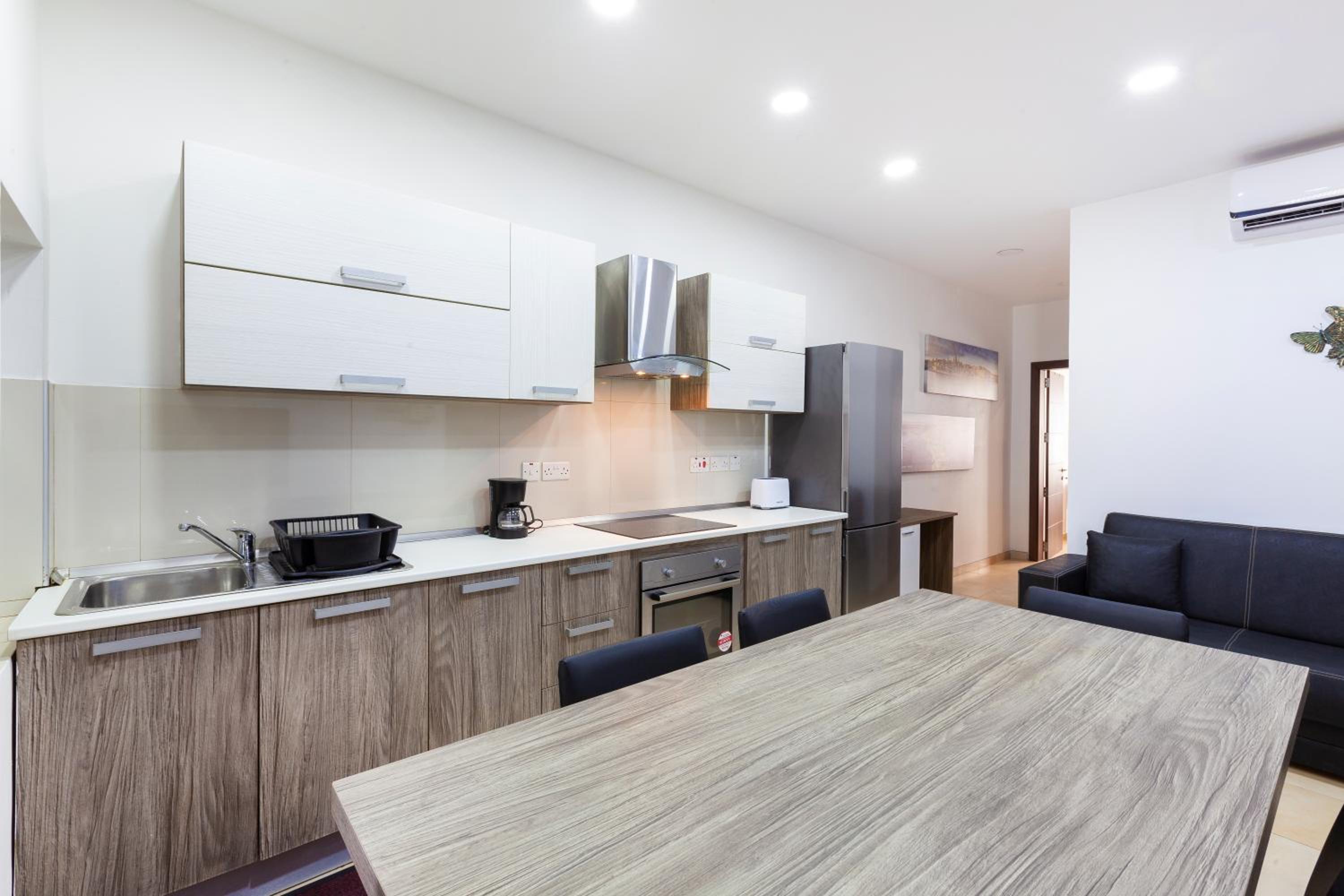 PC3- Centrally Located Apt-Close to University view 3