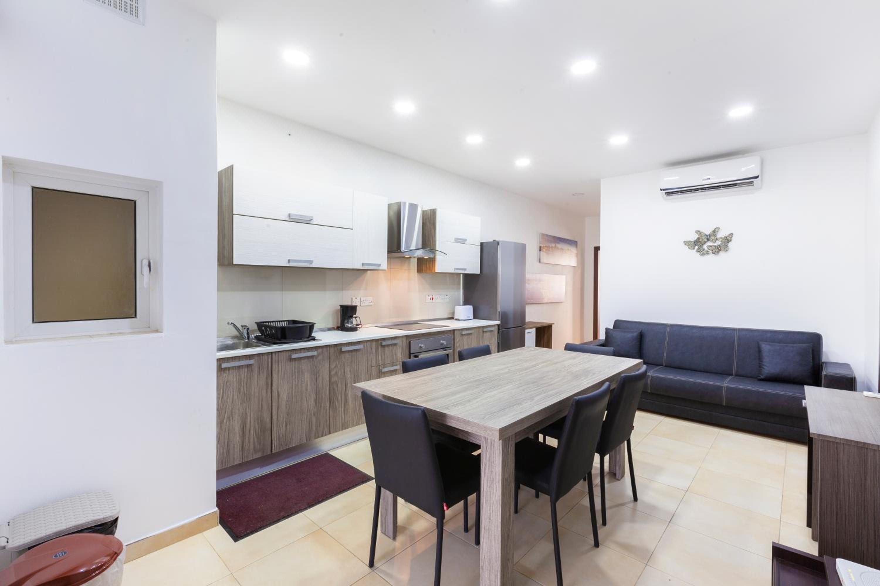 PC3- Centrally Located Apt-Close to University view 4
