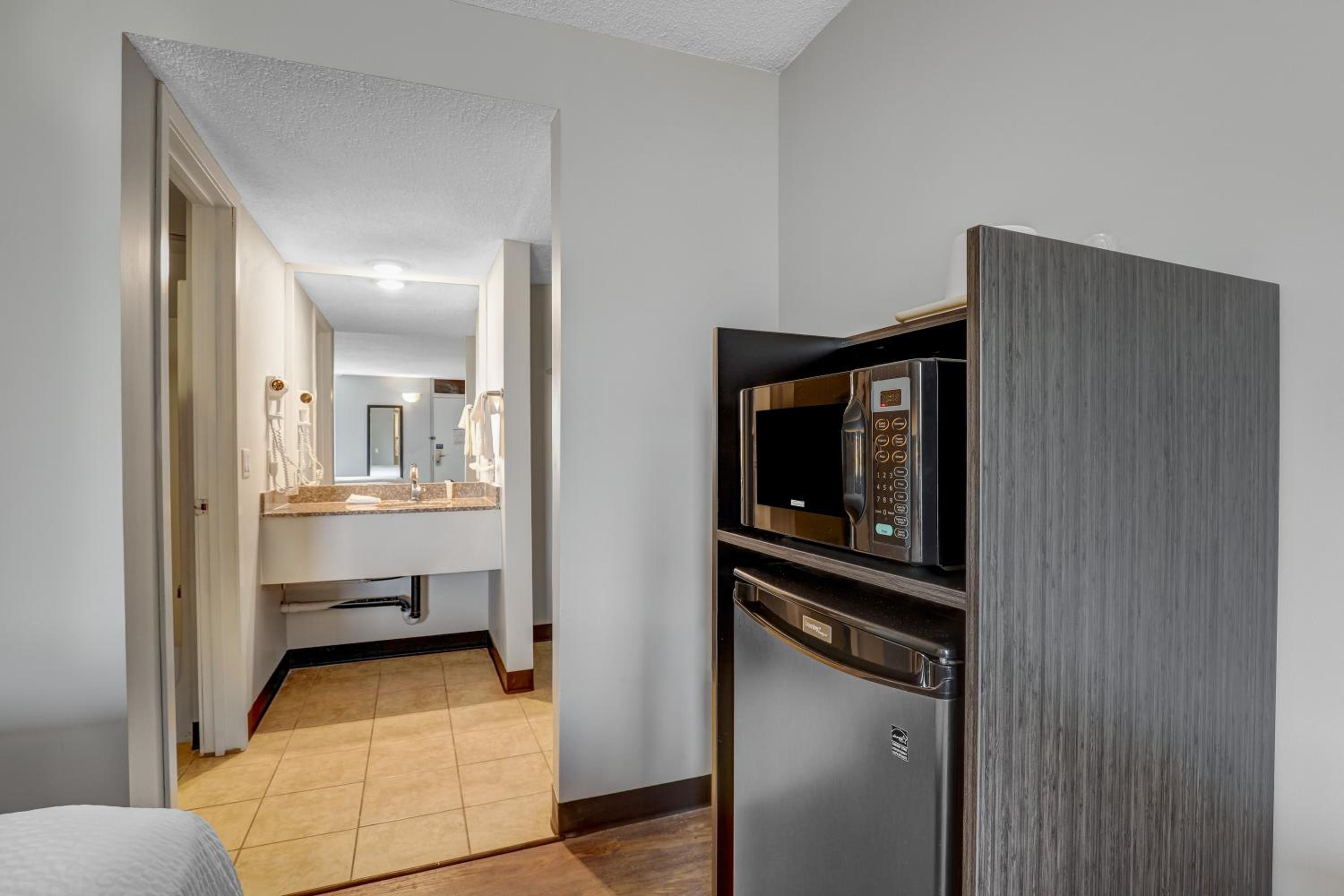 Motel 6 Brooks AB