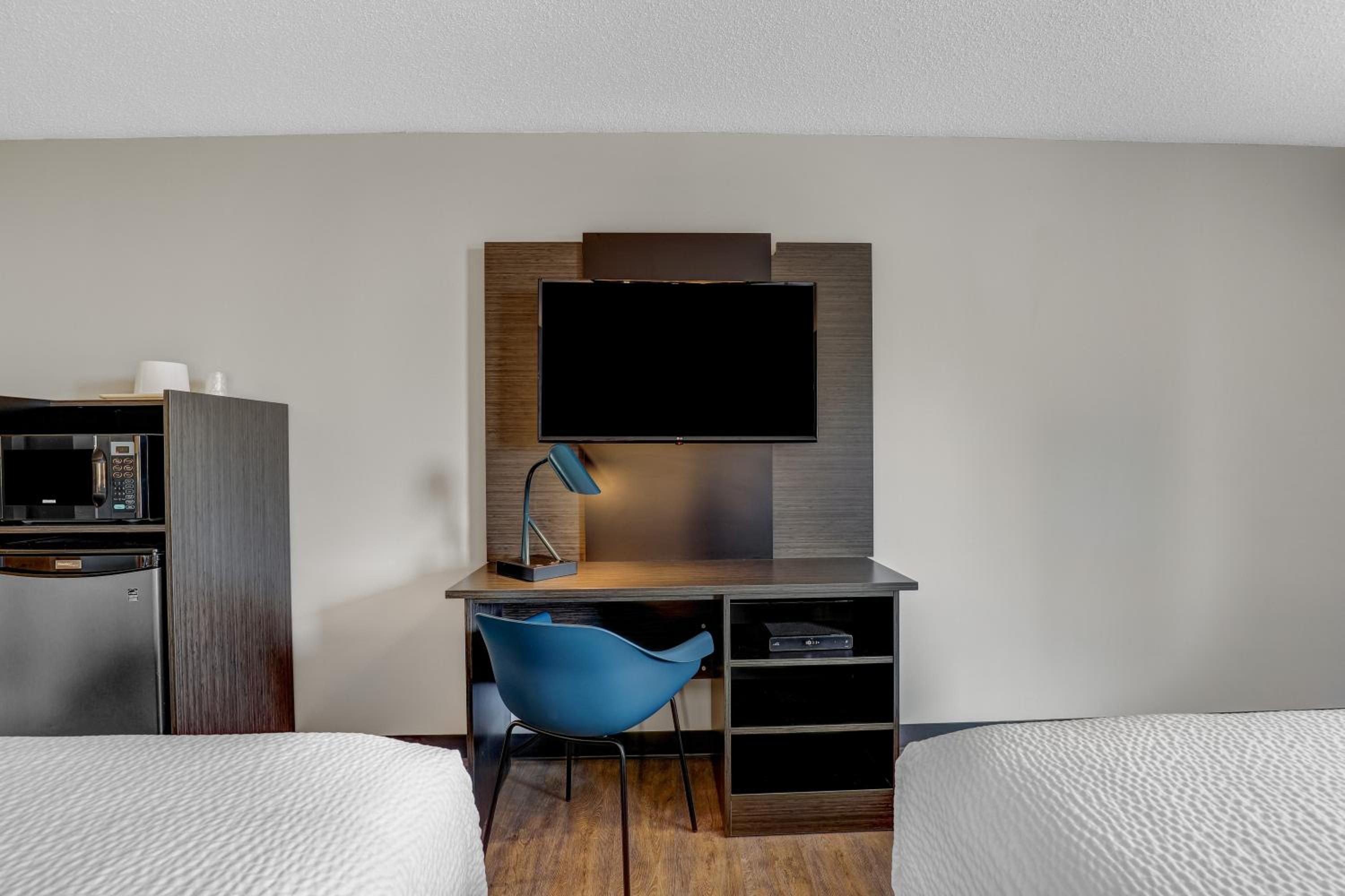 Motel 6 Brooks AB