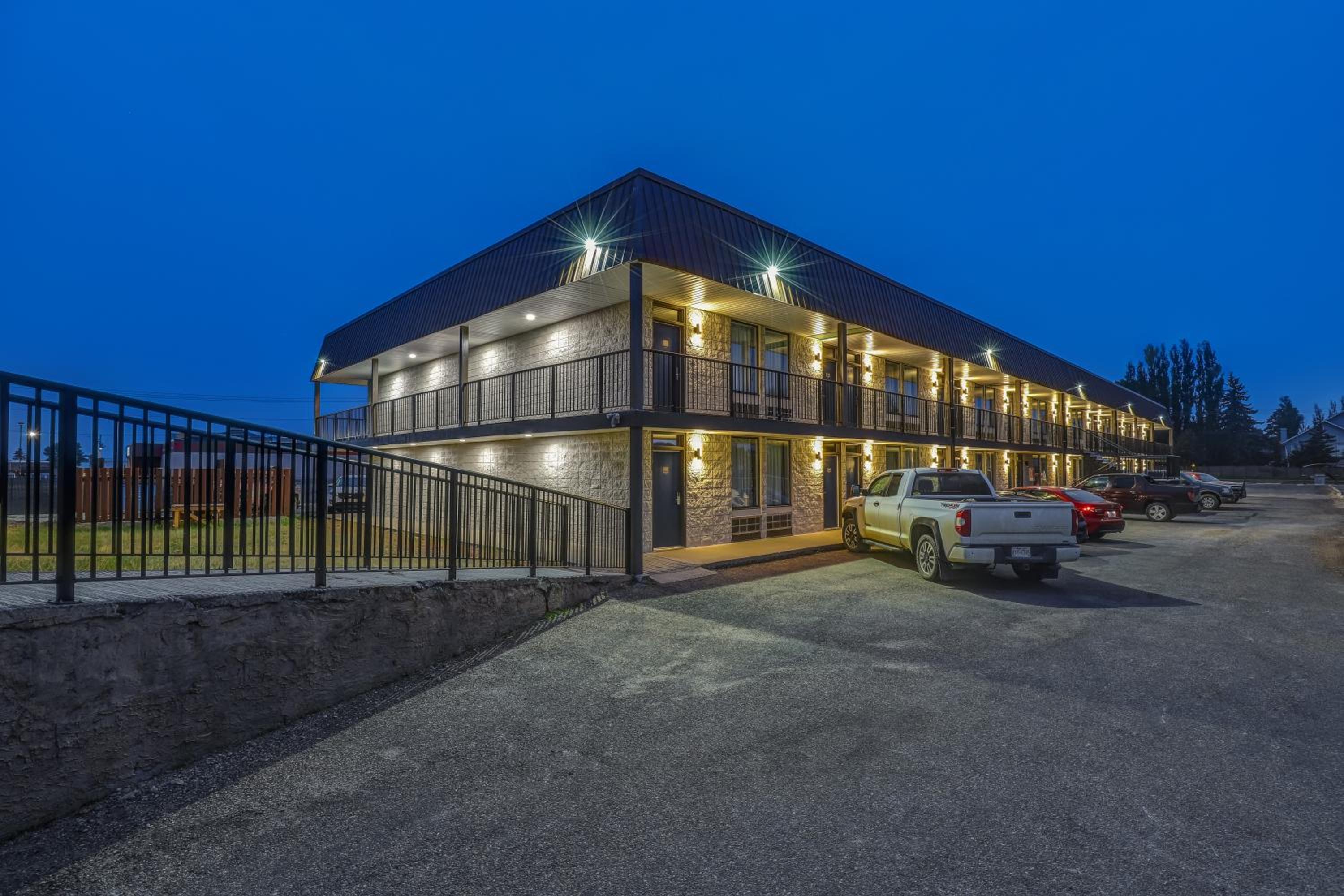 Motel 6 Brooks AB