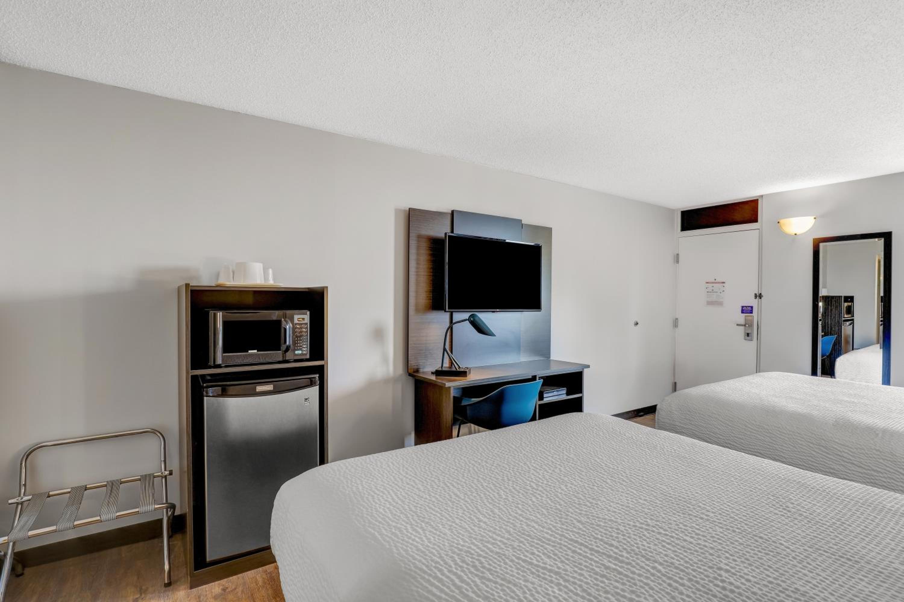 Motel 6 Brooks AB