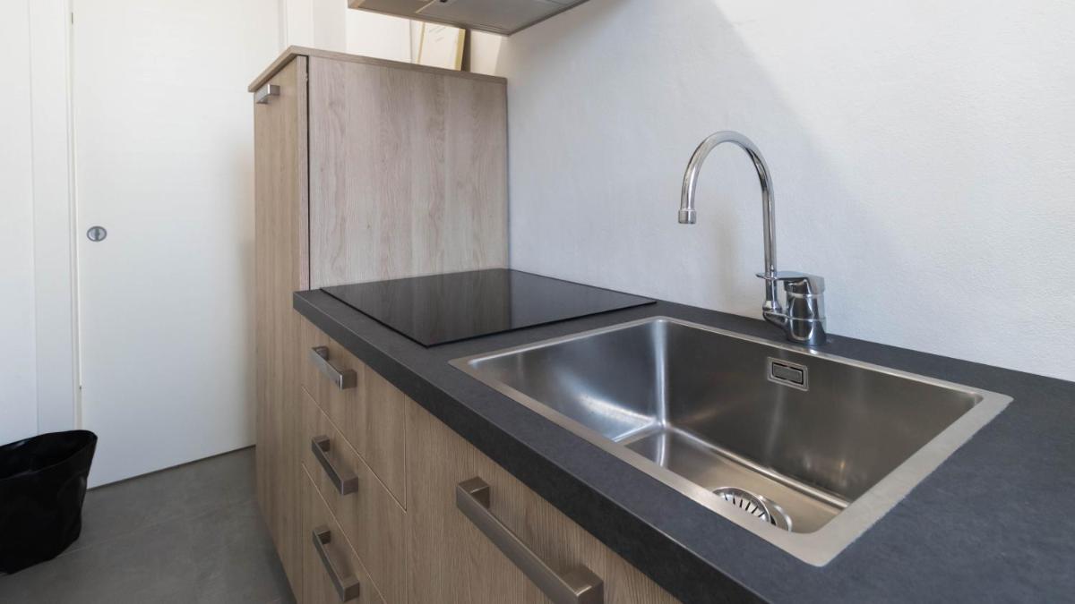 APT24 - MODERN APARTMENT with BALCONY