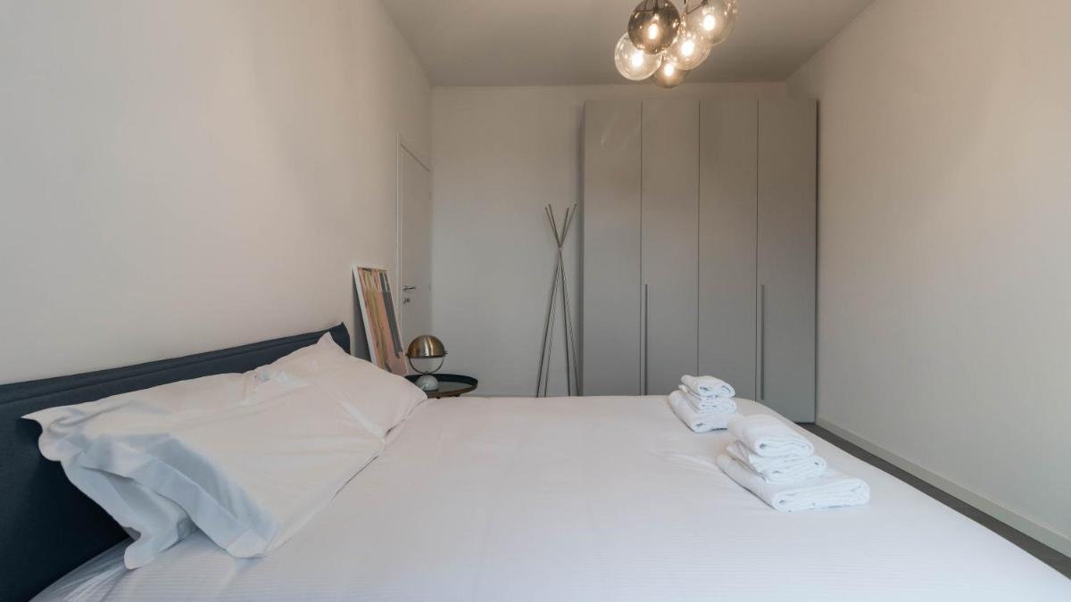 APT24 - MODERN APARTMENT with BALCONY