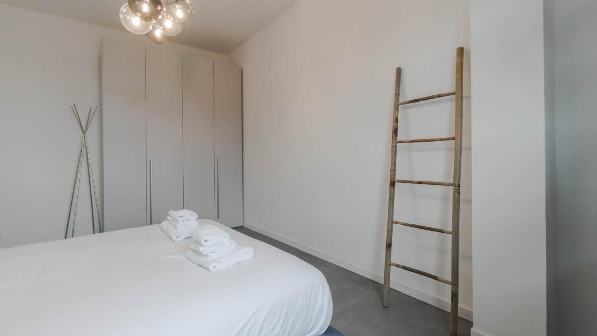 APT24 - MODERN APARTMENT with BALCONY