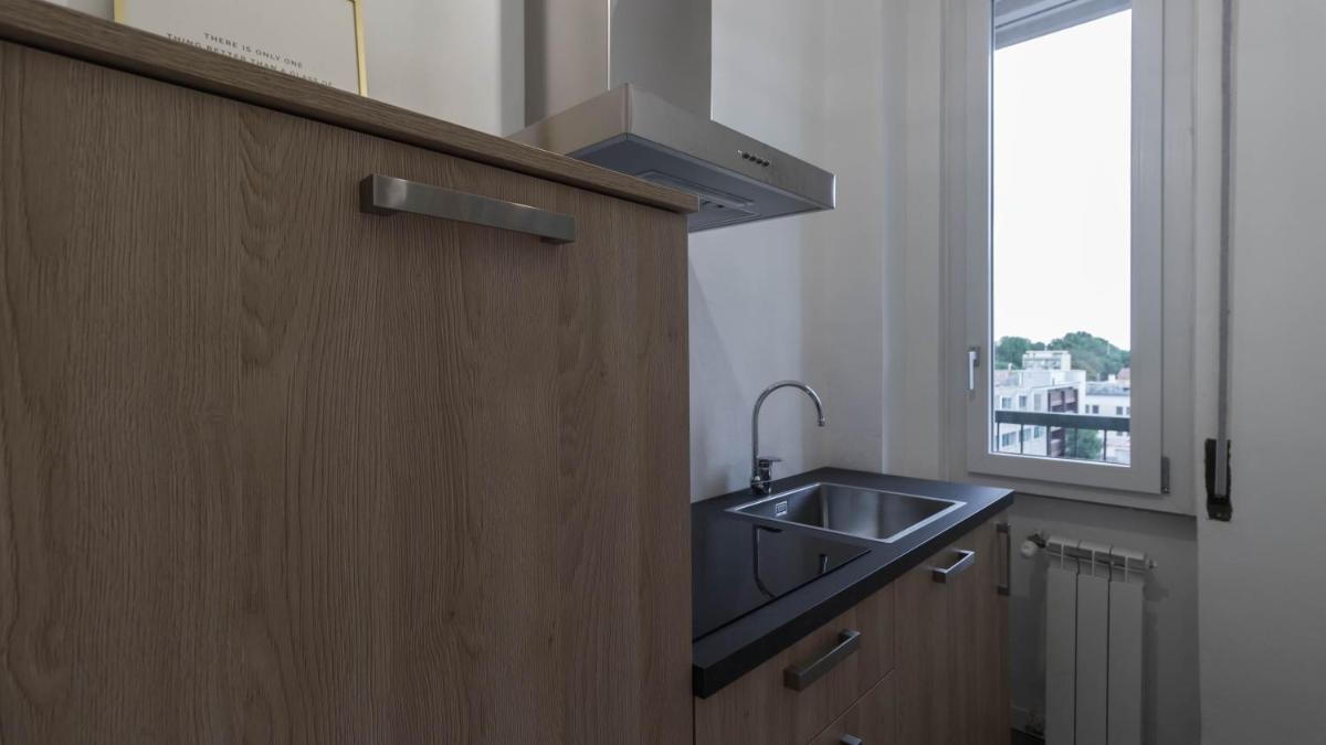 APT24 - MODERN APARTMENT with BALCONY
