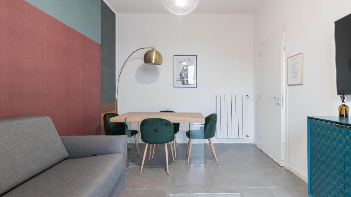 APT24 - MODERN APARTMENT with BALCONY