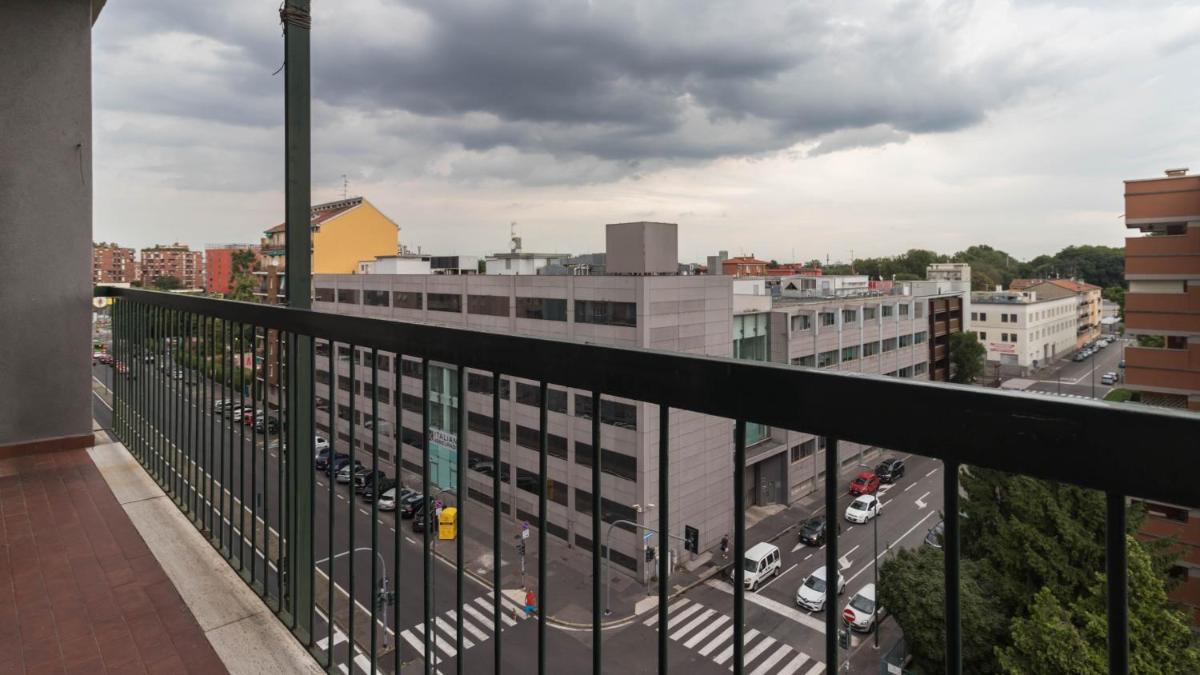 APT24 - MODERN APARTMENT with BALCONY