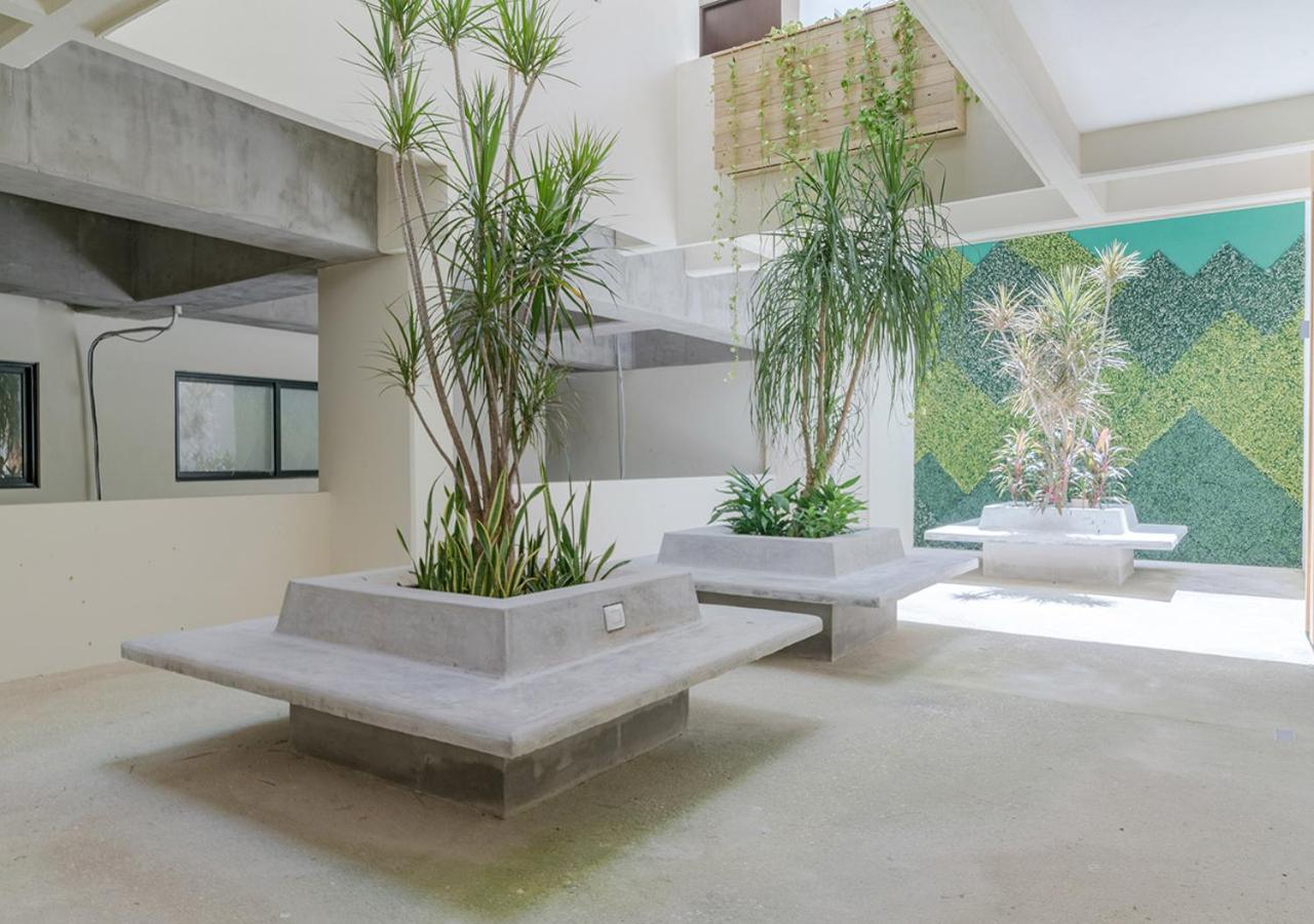 Condo Veronica - Comfortable 2 bedroom with rooftop gym and pool view 4