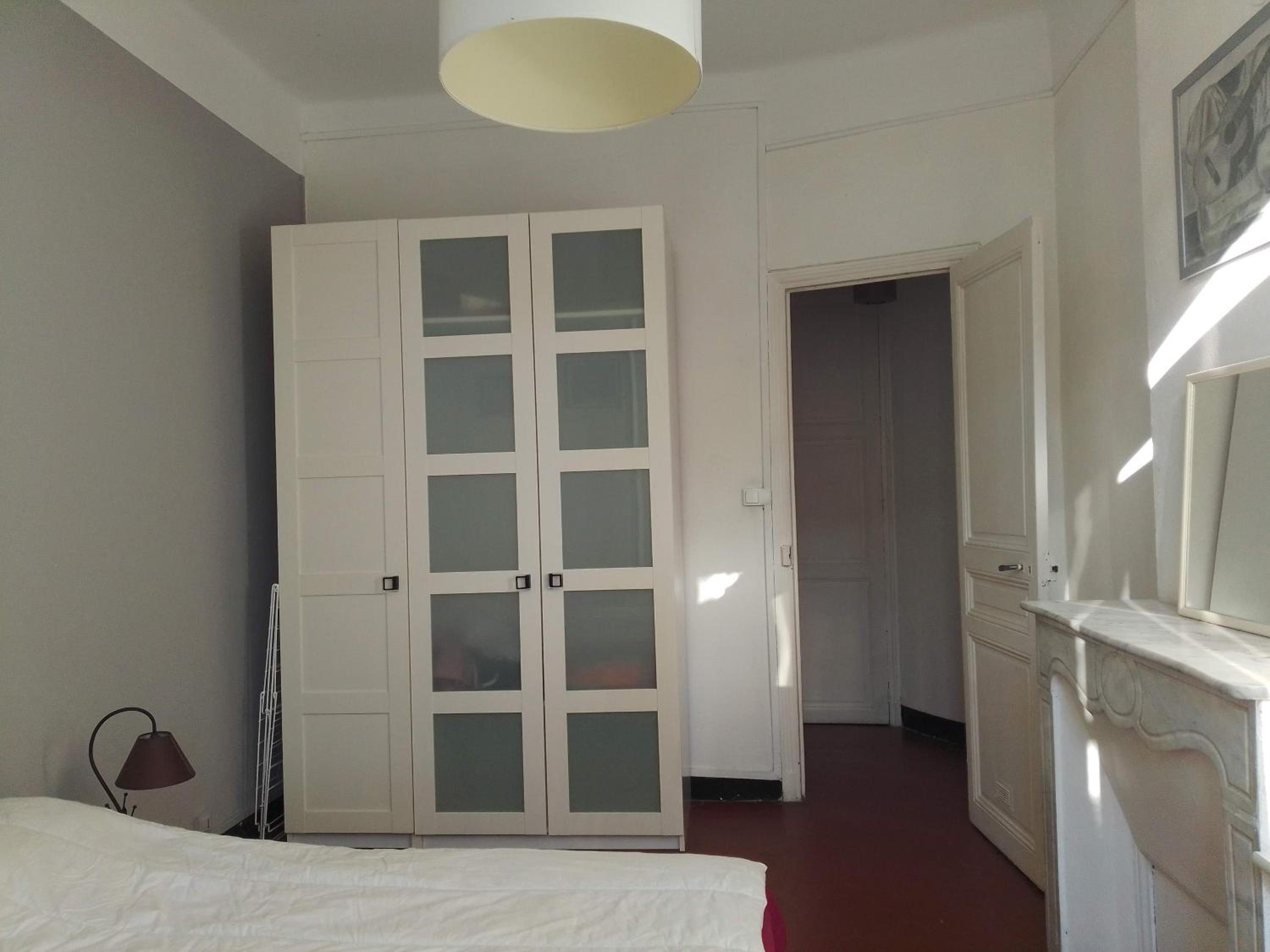 Typical Toulon apartment 50M beaches view 3