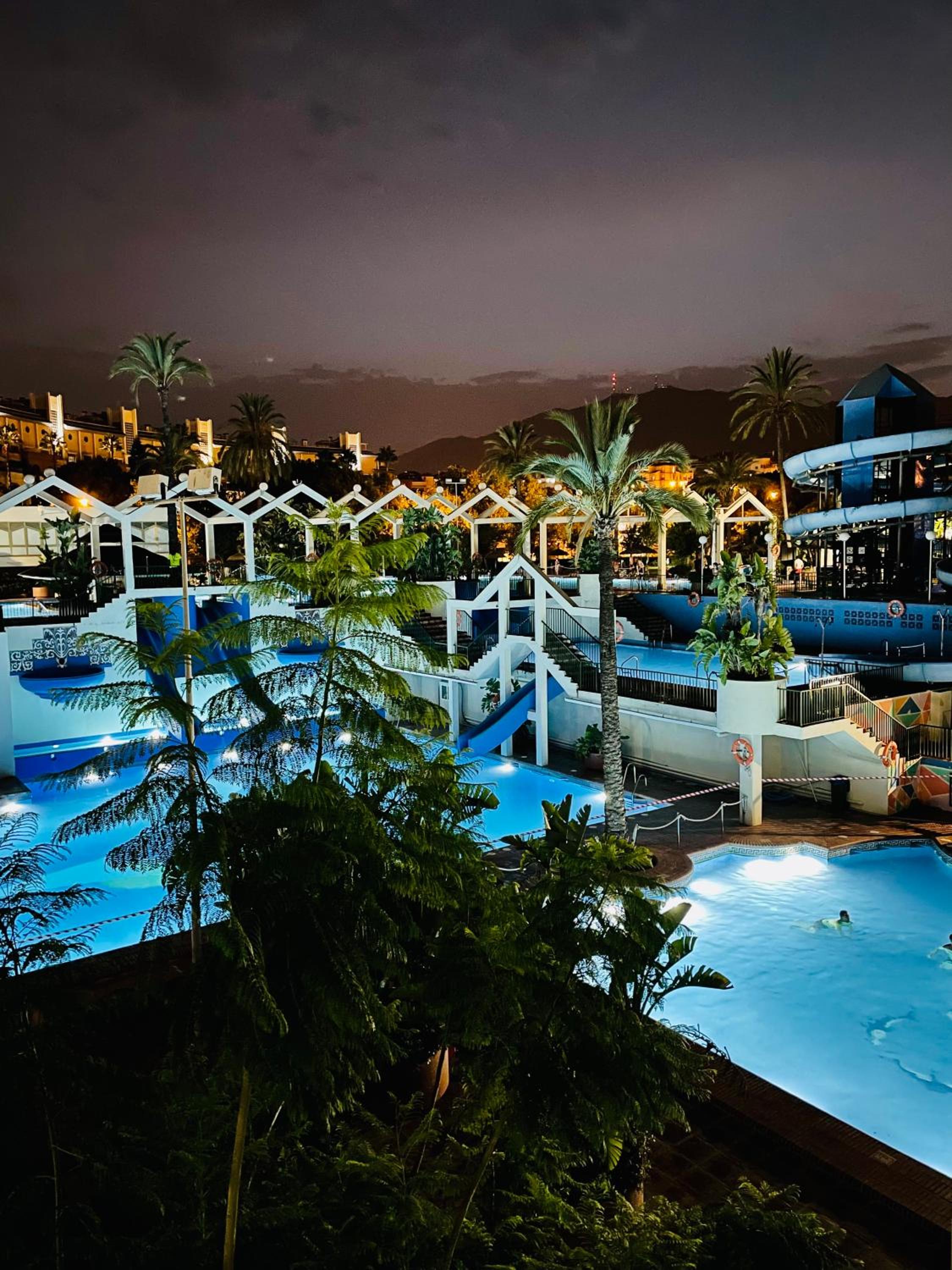 Estudios y Apartamentos Benal Beach view 2