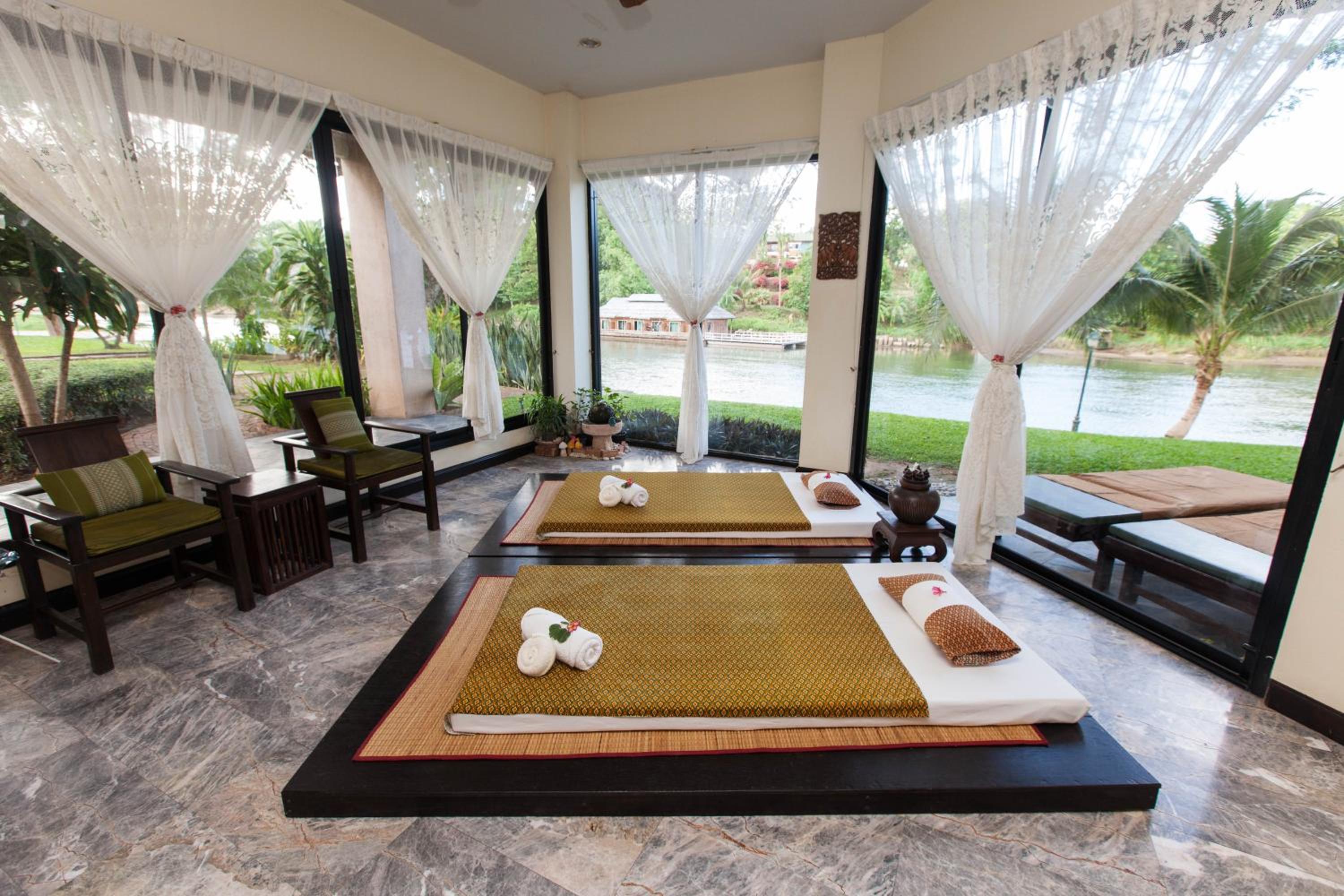 Lobby & Reception