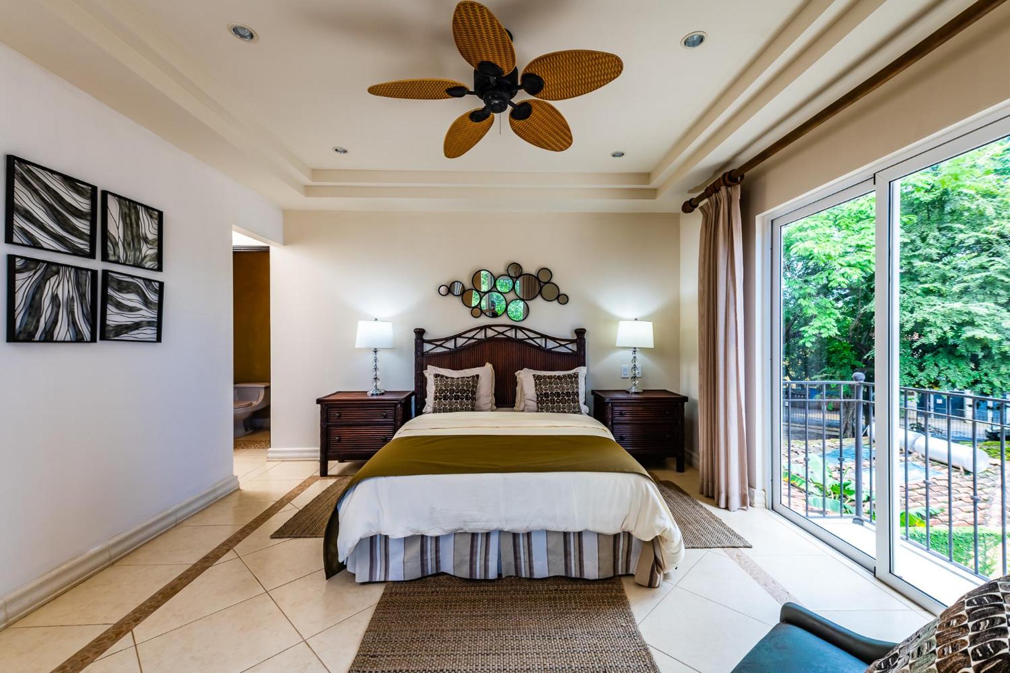 LUXURY 3BR appt, CENTER, 2 min to BEACH, hi-speed wifi view 3
