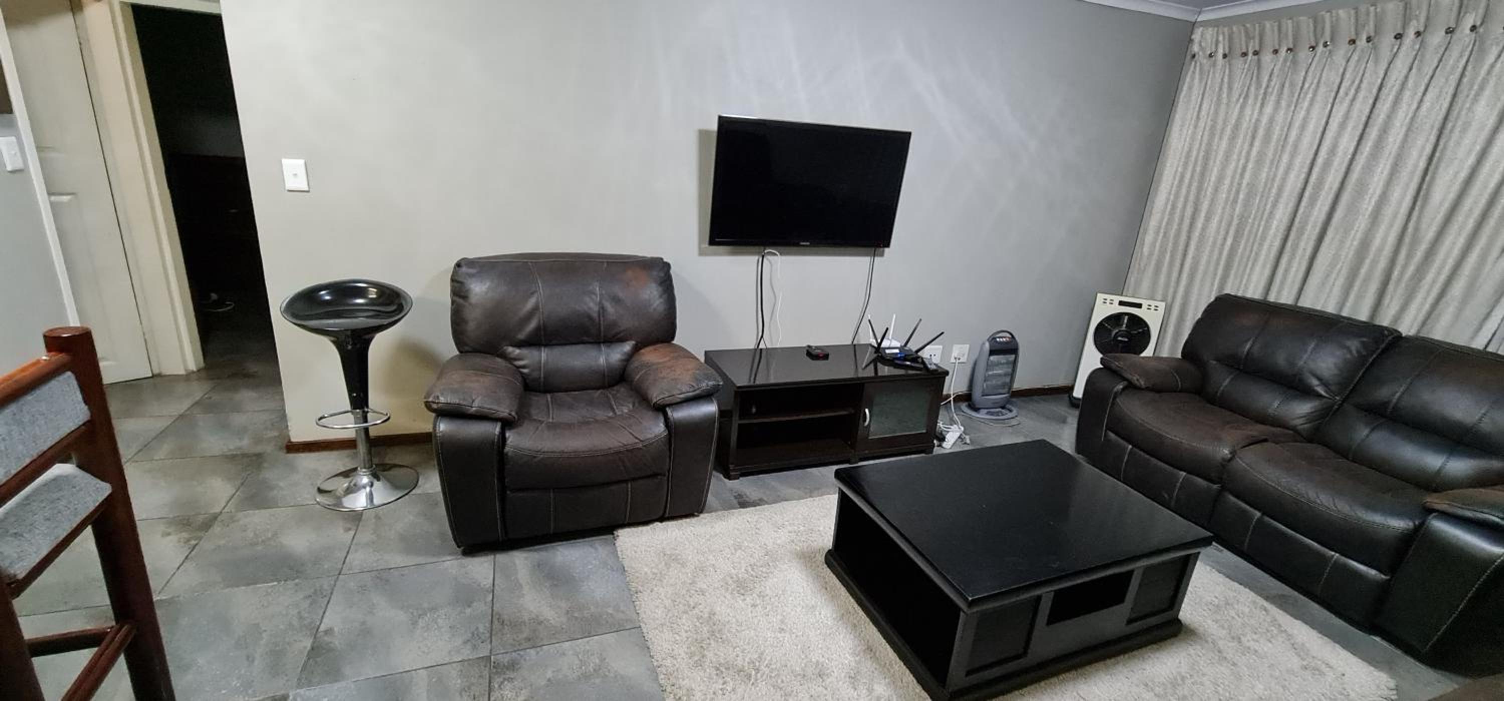 Executive 2 bed Apartment, free WIFI and DSTV