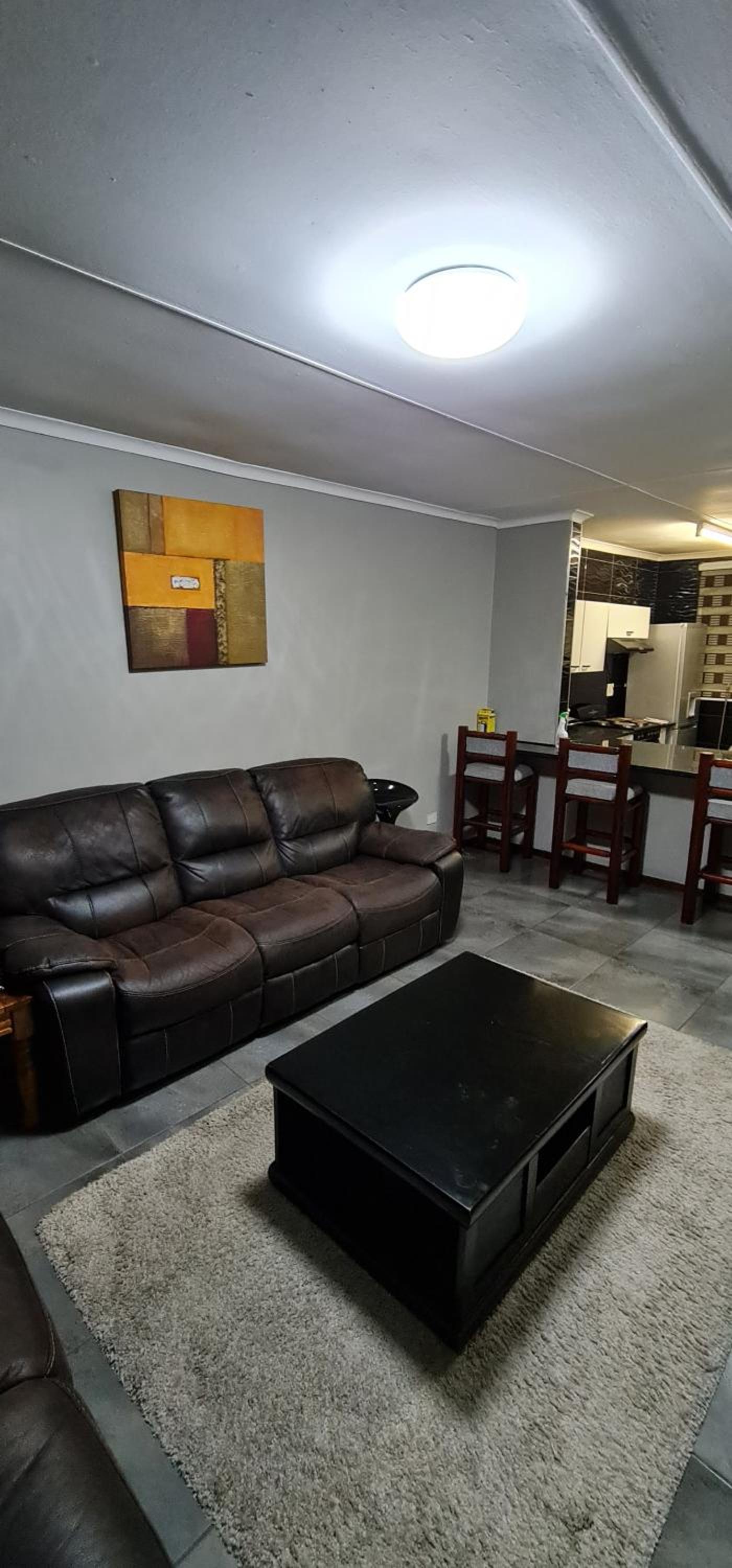Executive 2 bed Apartment, free WIFI and DSTV
