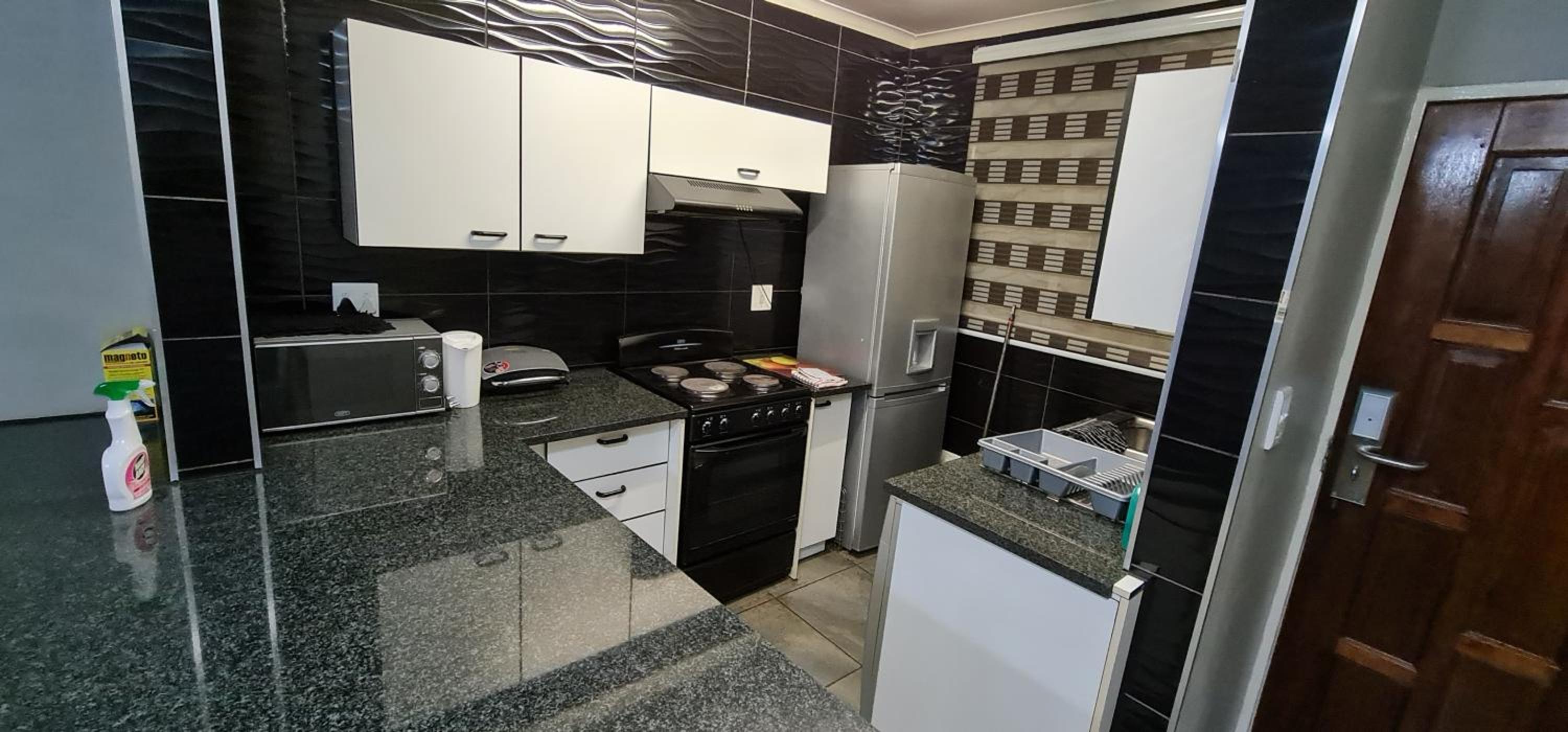 Executive 2 bed Apartment, free WIFI and DSTV