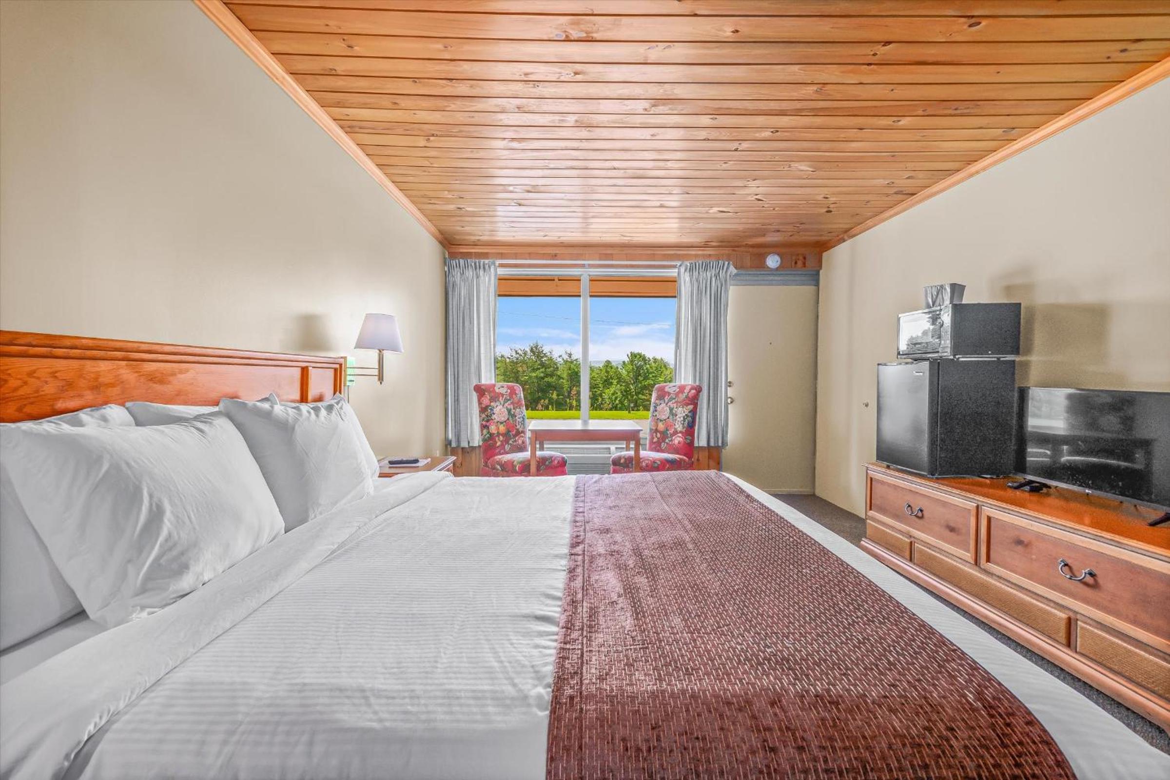Duncan Vacations - Early Blue Motel - Property Image 3