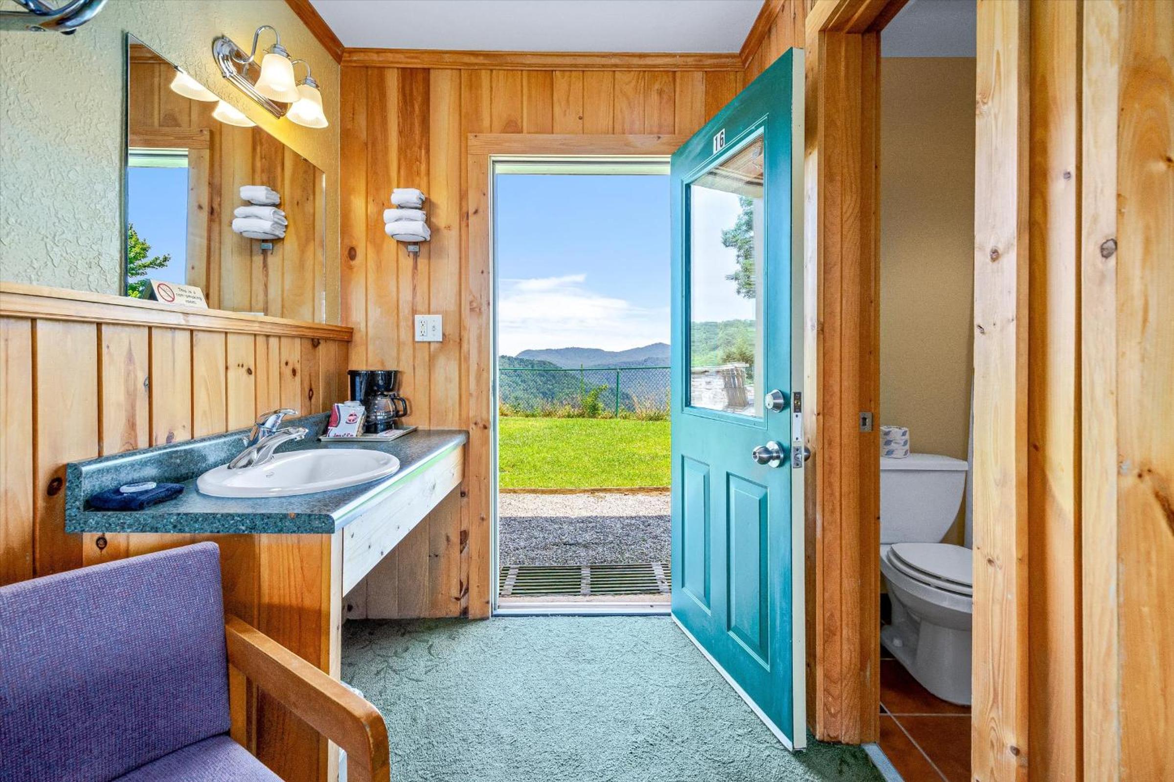 Early Blue Motel - Property Image 12