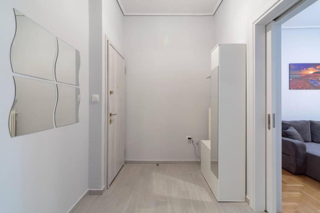 Chic & Minimal Apt. 5 min from Metro