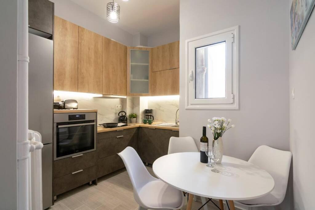 Chic & Minimal Apt. 5 min from Metro