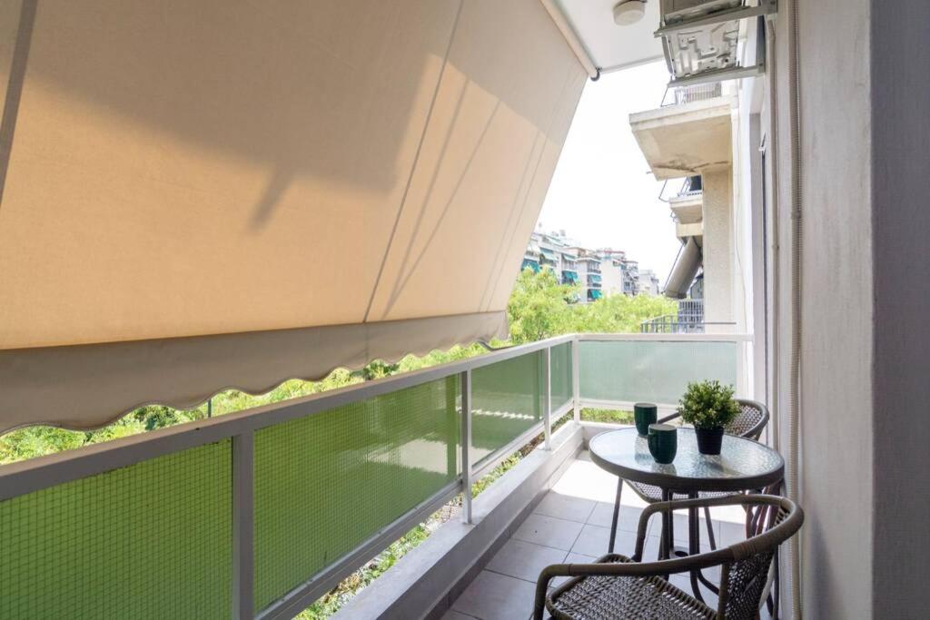 Chic & Minimal Apt. 5 min from Metro