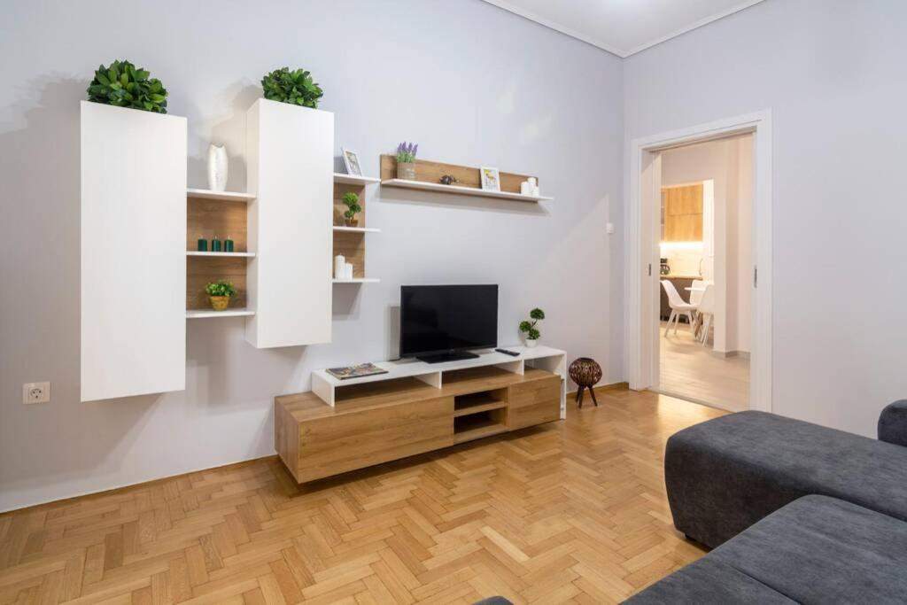 Chic & Minimal Apt. 5 min from Metro