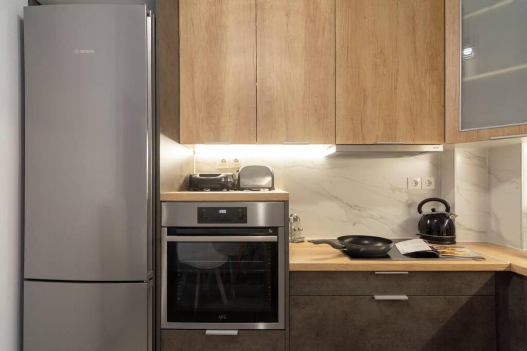 Chic & Minimal Apt. 5 min from Metro