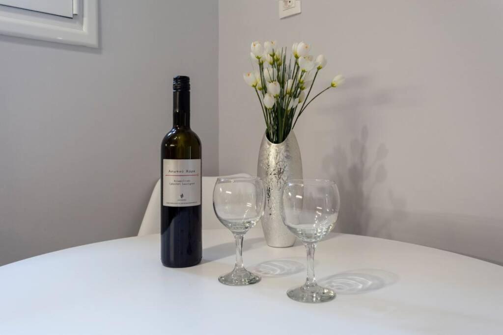 Chic & Minimal Apt. 5 min from Metro