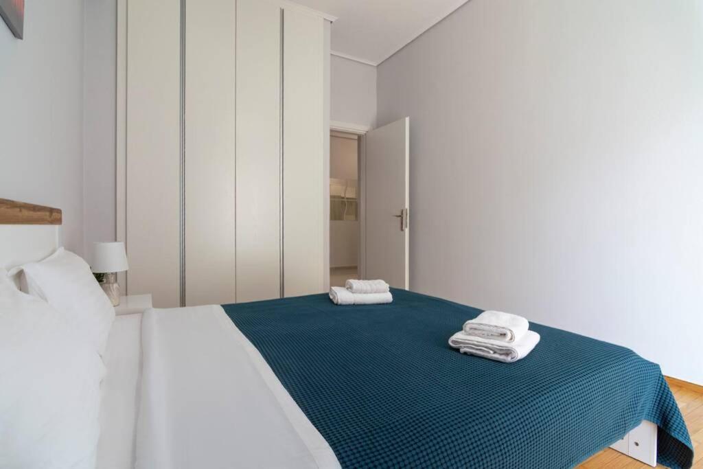 Chic & Minimal Apt. 5 min from Metro