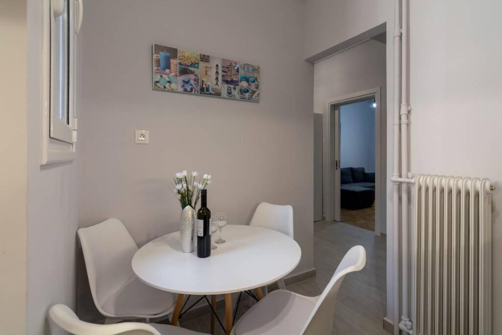 Chic & Minimal Apt. 5 min from Metro