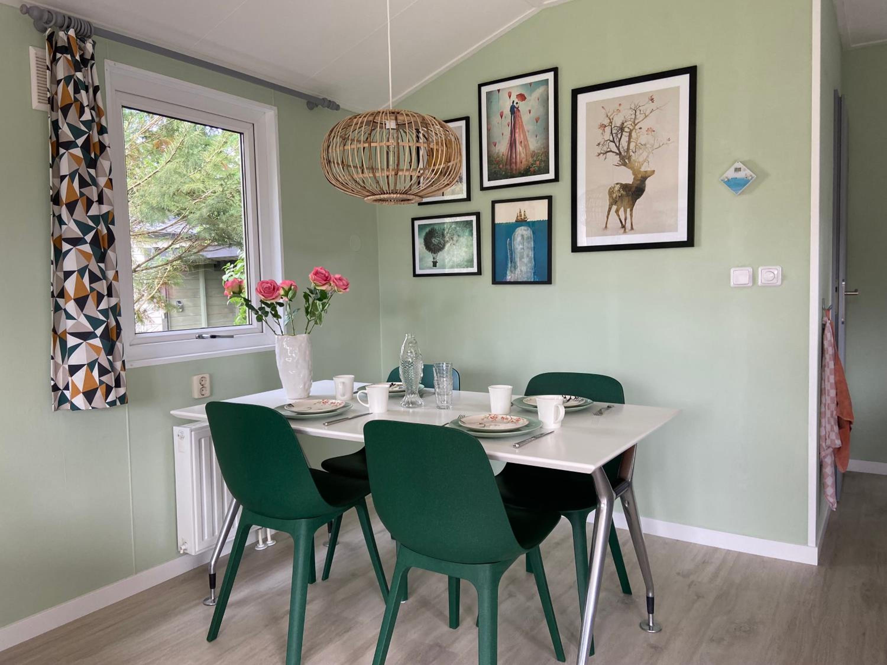 Ruim en modern chalet in de Veluwse bossen view 3