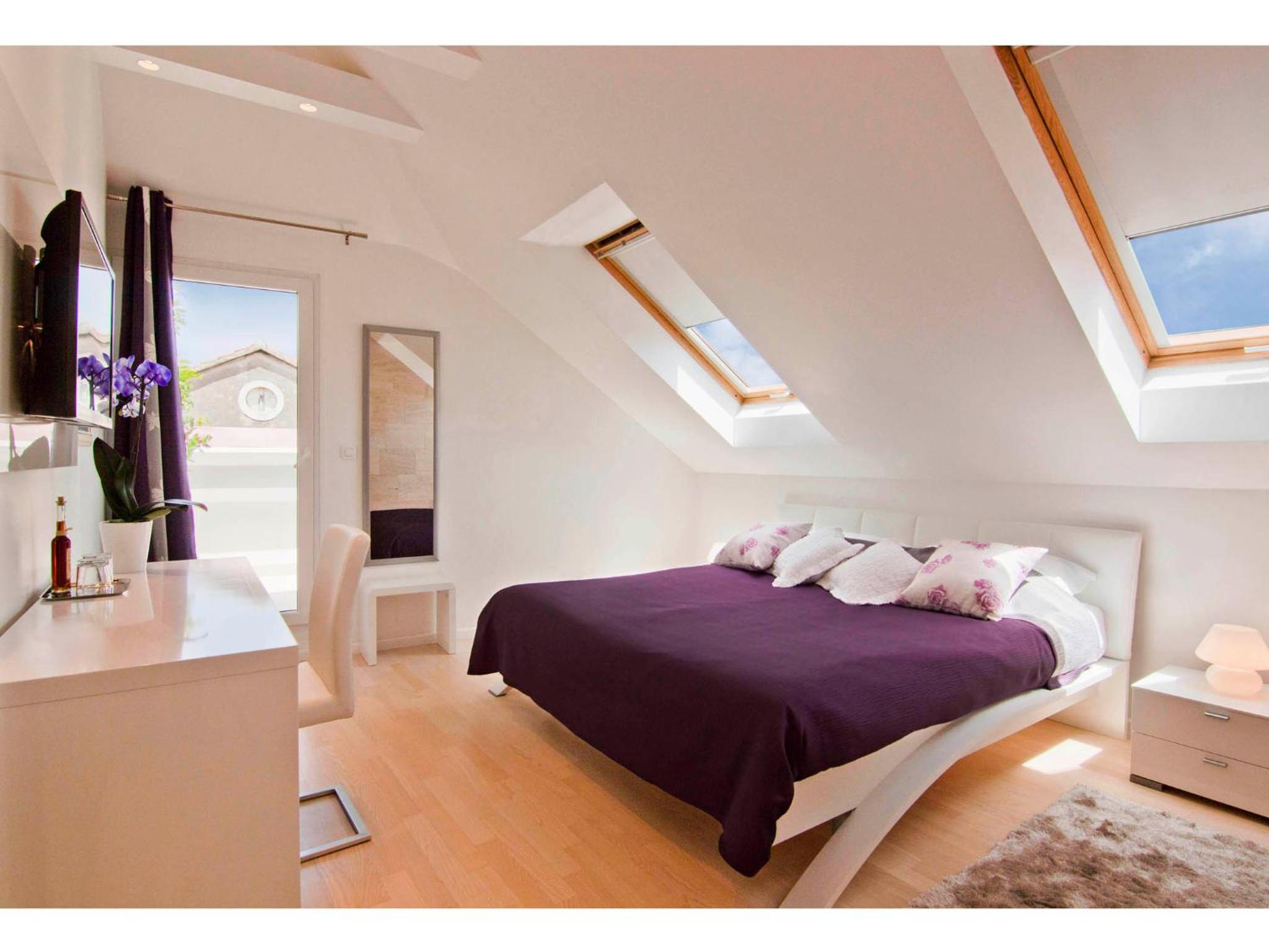 Laura Lux Suites