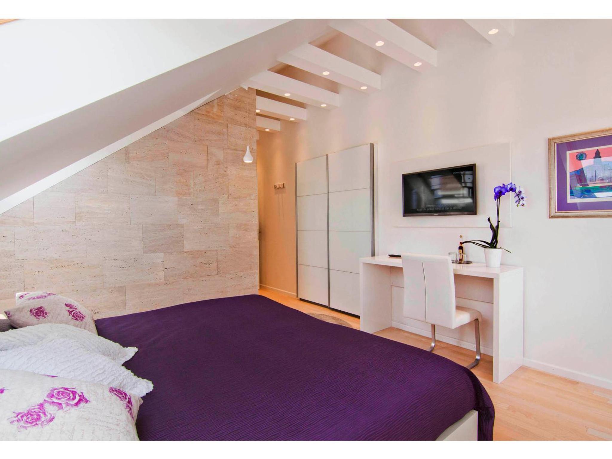 Laura Lux Suites
