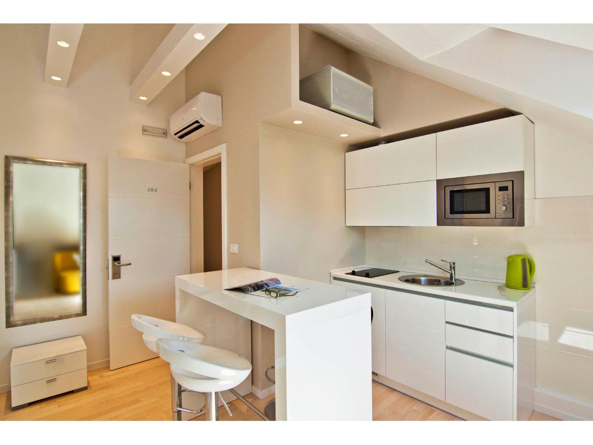 Laura Lux Suites