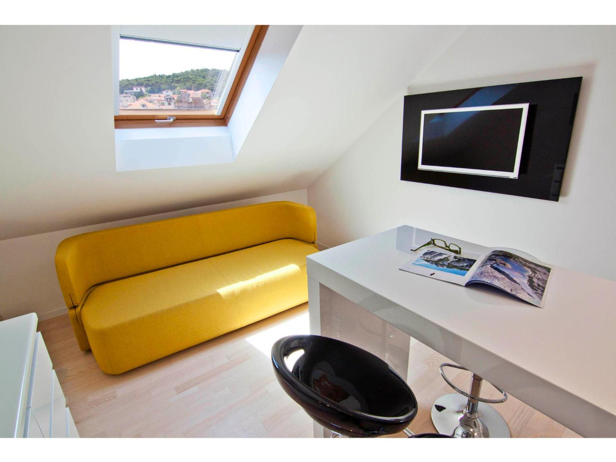 Laura Lux Suites