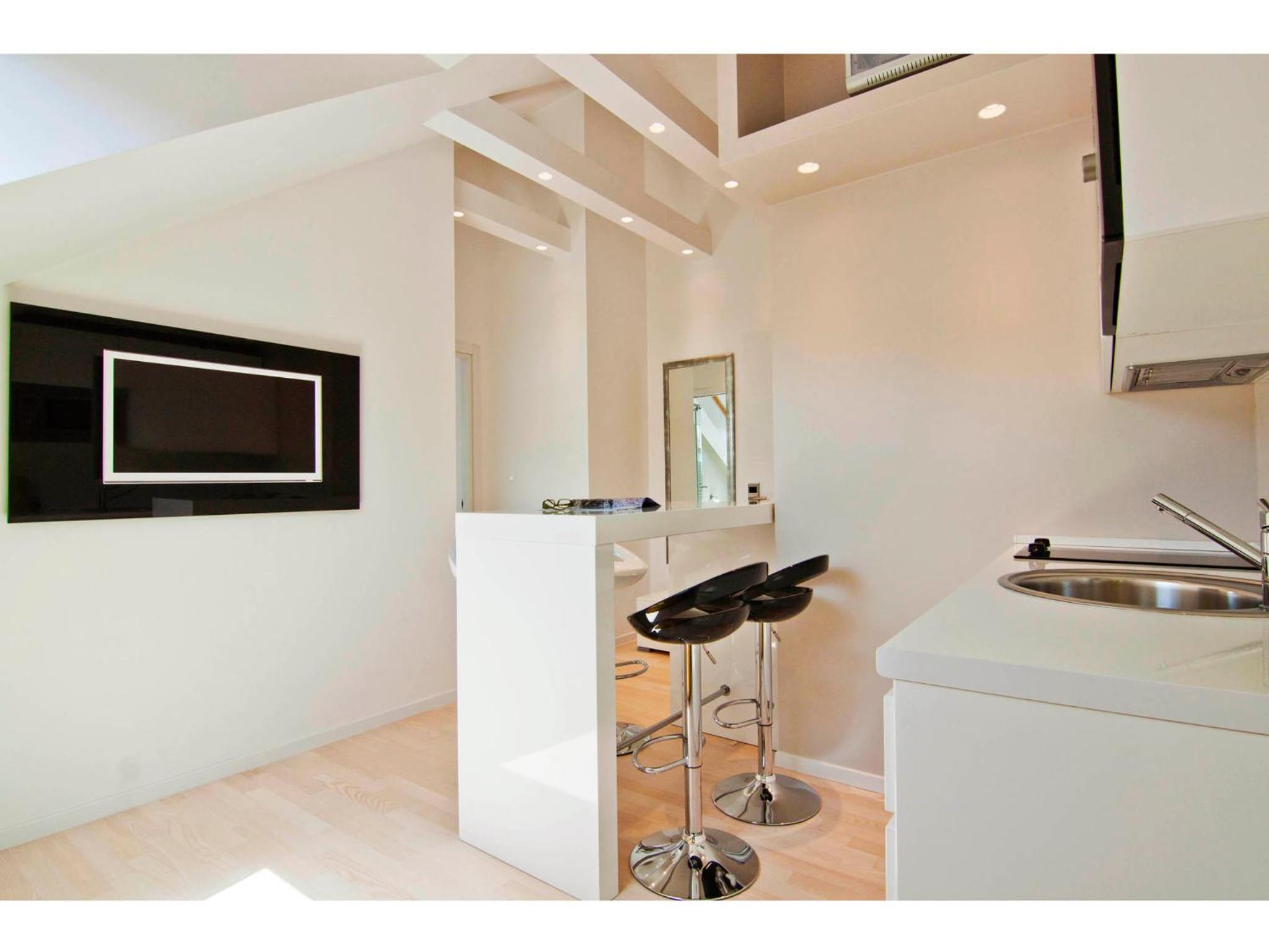 Laura Lux Suites