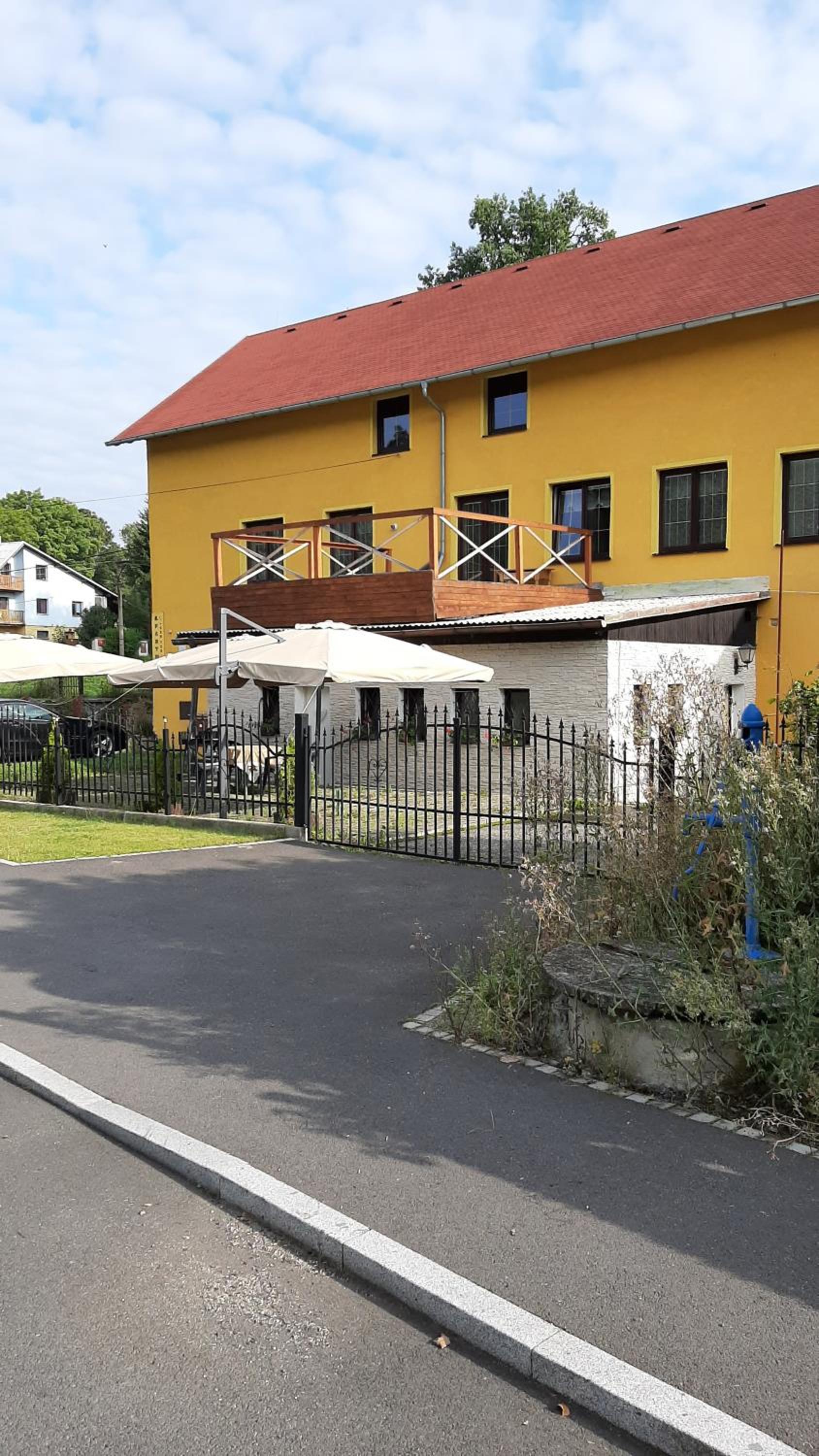 Apartmány-Zámecká restaurace view 2