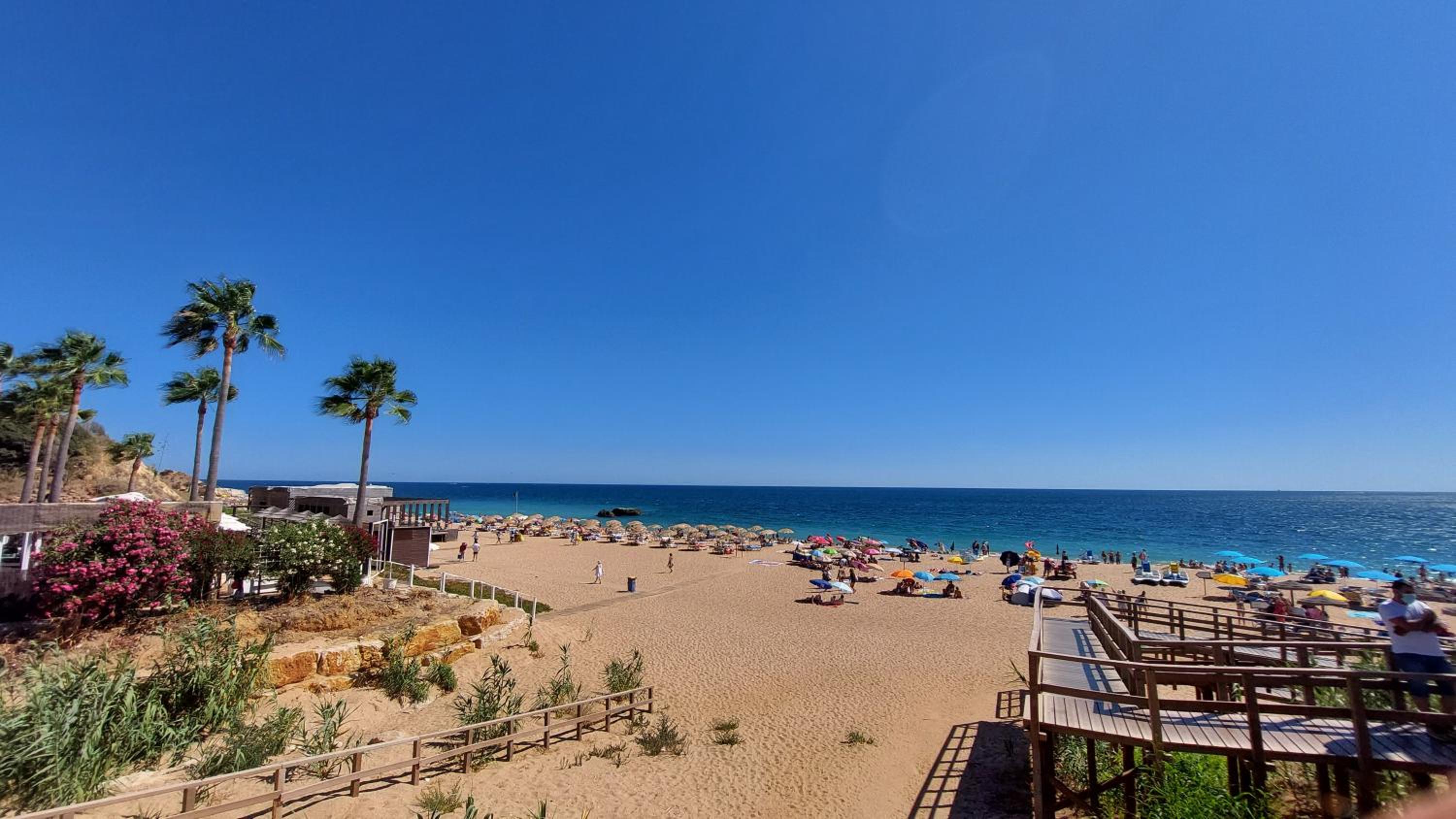 3 bedroom apartment in Oura Albufeira with amazing pool at walking distance to beach, strip and old town, WIFI and AC, private condo view 3