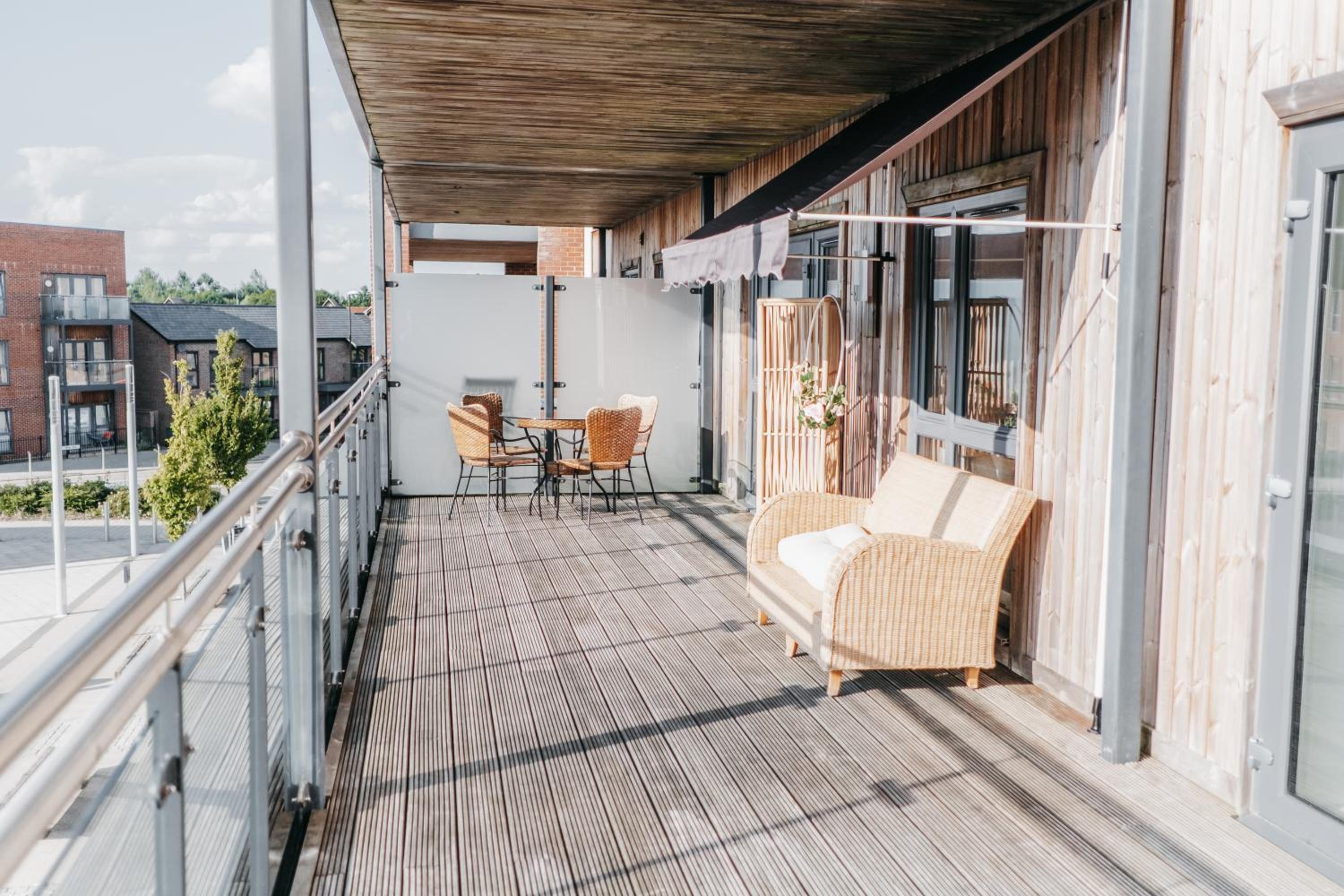 Oakgrove Apartment - 2 Bedroom with Terrance and private parking view 2