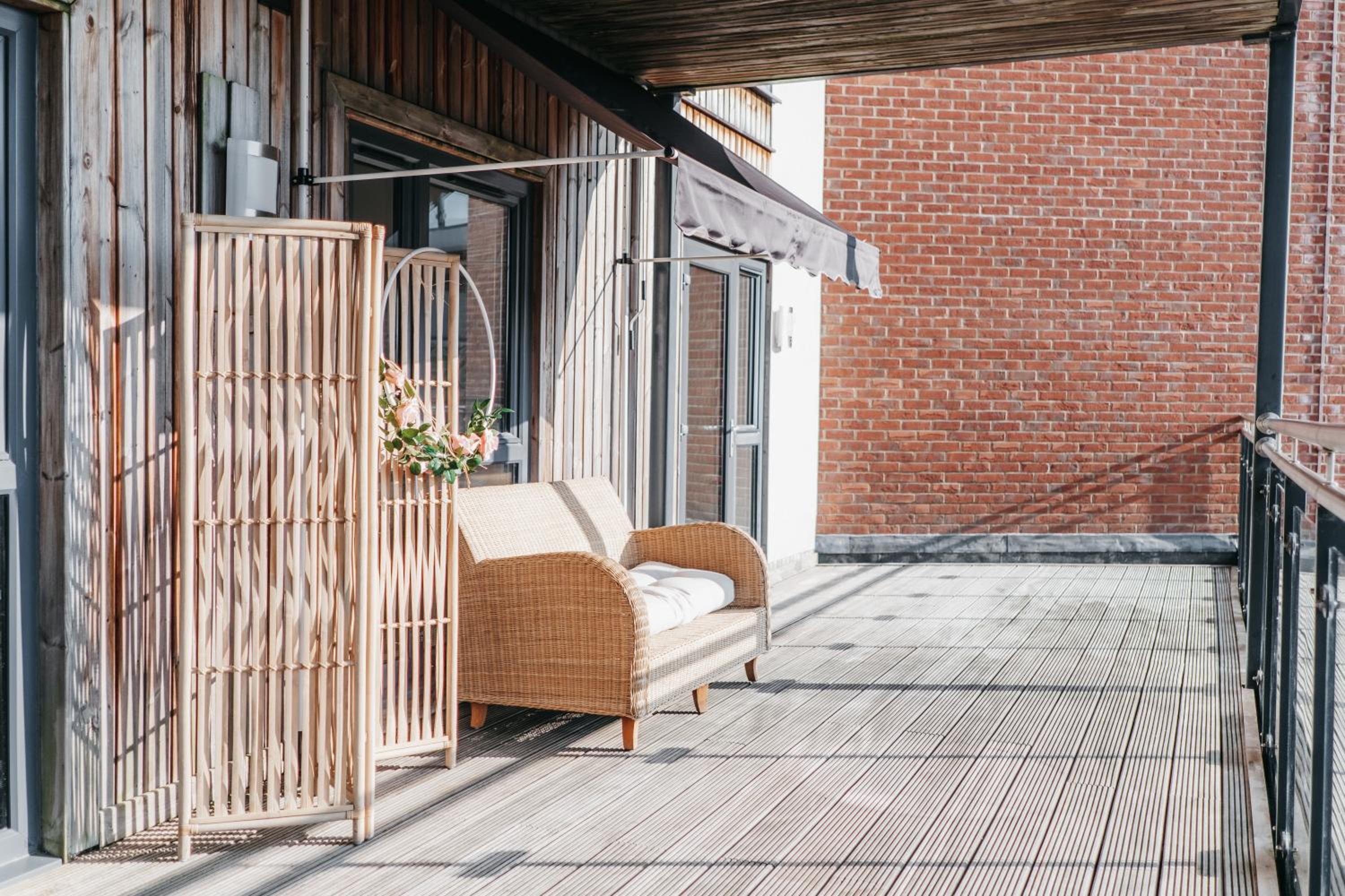 Oakgrove Apartment - 2 Bedroom with Terrance and private parking view 3