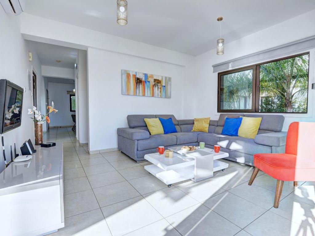 Villa Protaras Paralia Spacious 4Bdr Central Protaras Villa