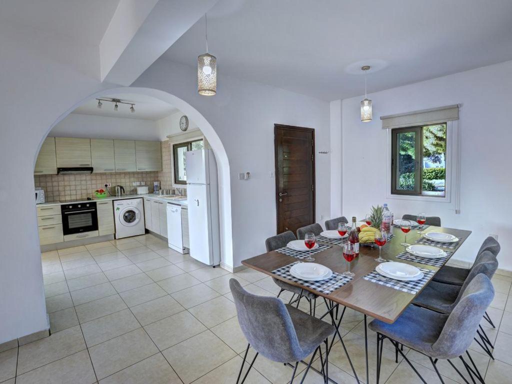 Villa Protaras Paralia Spacious 4Bdr Central Protaras Villa
