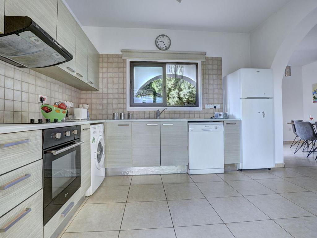 Villa Protaras Paralia Spacious 4Bdr Central Protaras Villa
