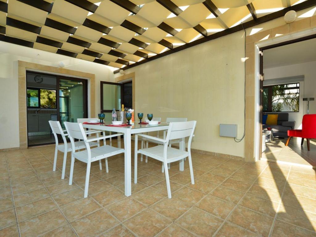 Villa Protaras Paralia Spacious 4Bdr Central Protaras Villa