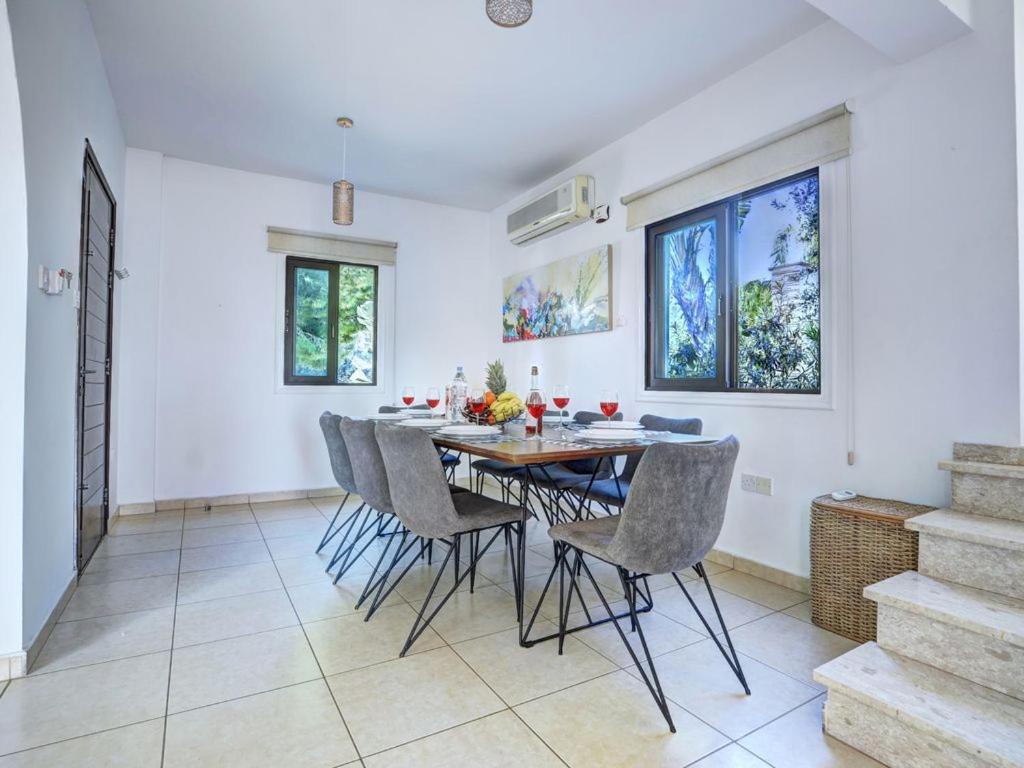 Villa Protaras Paralia Spacious 4Bdr Central Protaras Villa